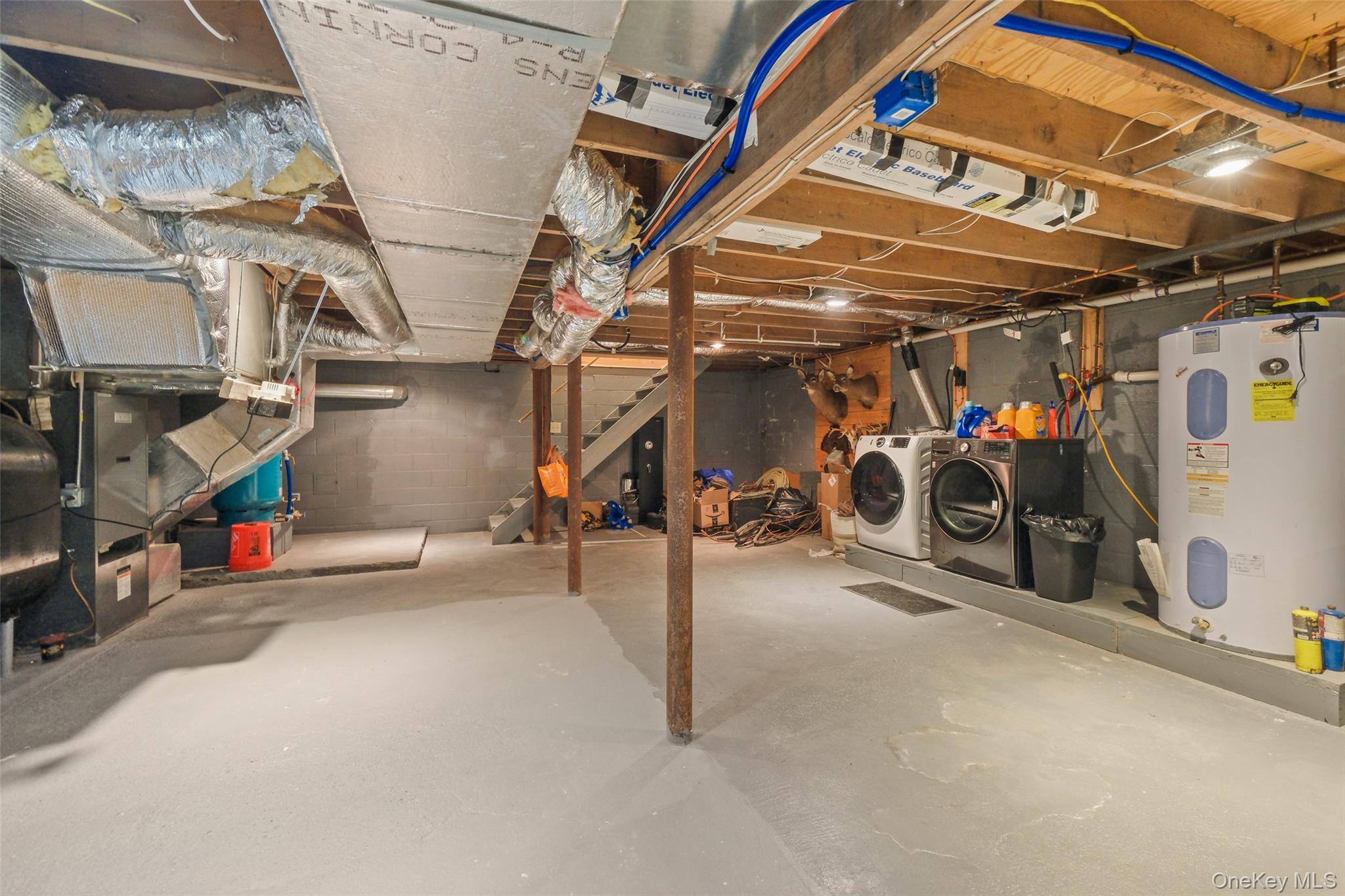 445 N Quaker Lane, Hyde Park, NY 12538