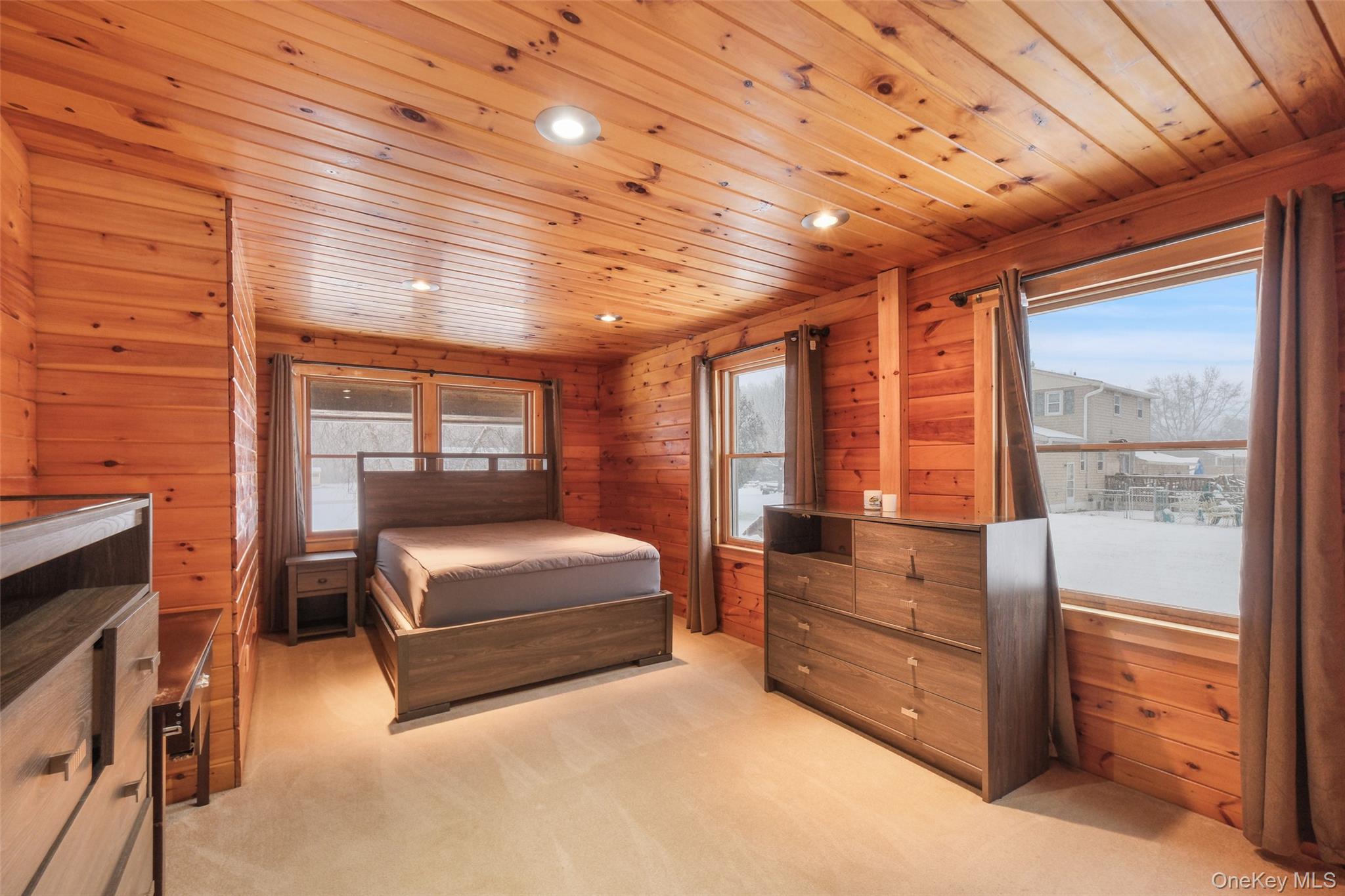 445 N Quaker Lane, Hyde Park, NY 12538