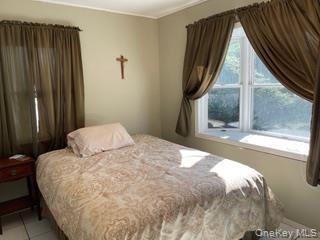 77 Universe Drive, Levittown, NY 11756