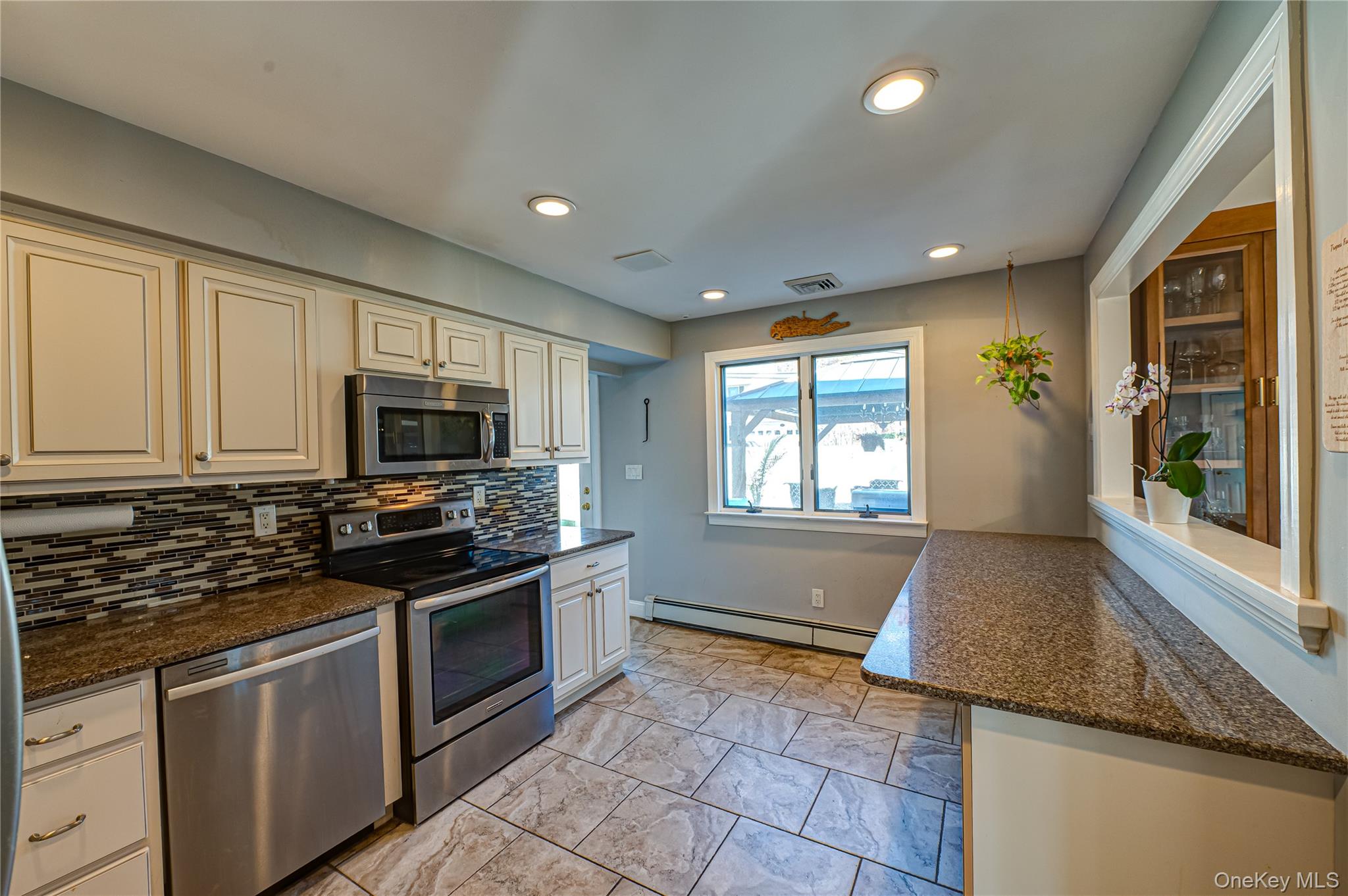 1 Freedom Court, Babylon, NY 11702