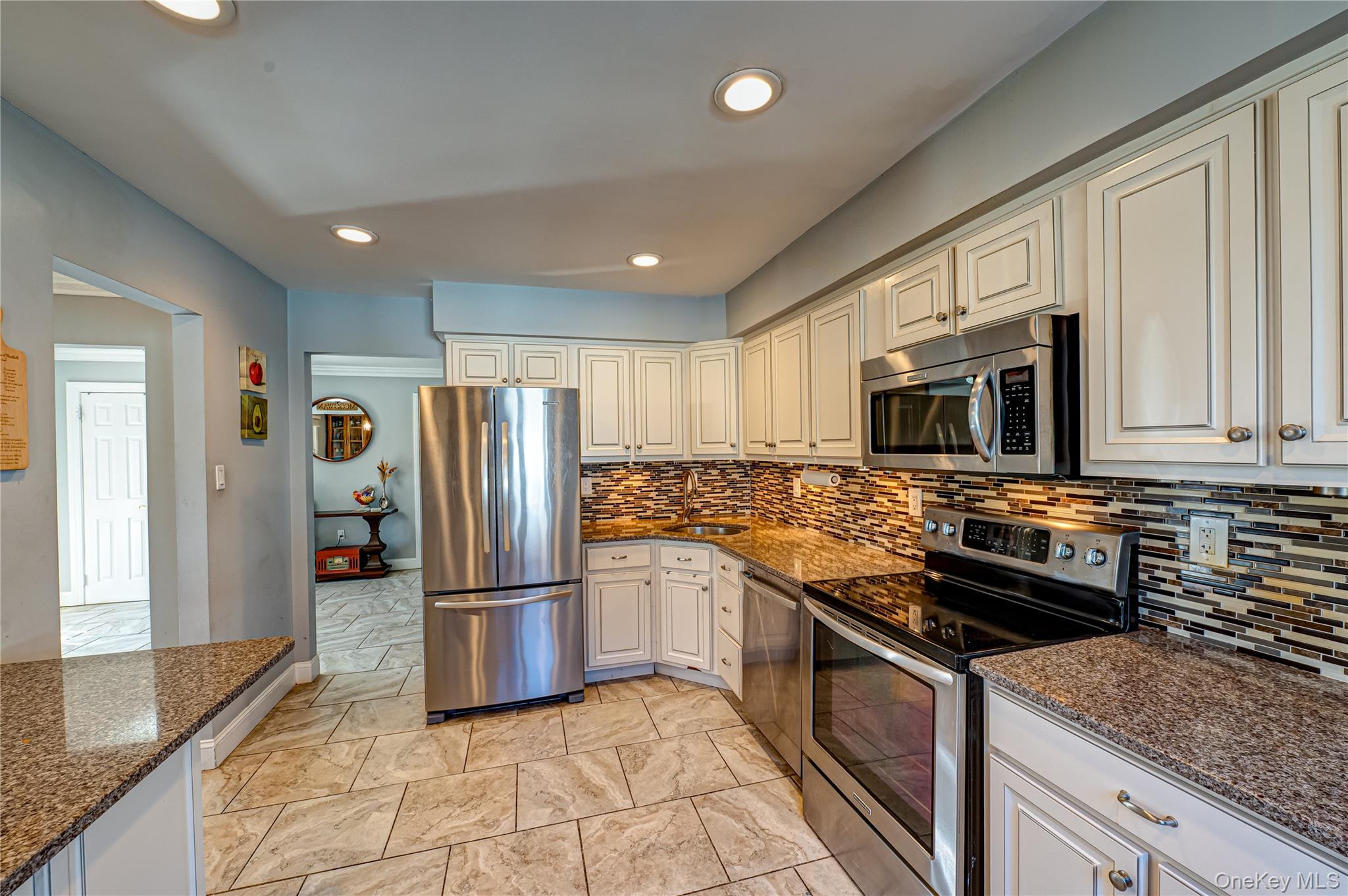 1 Freedom Court, Babylon, NY 11702