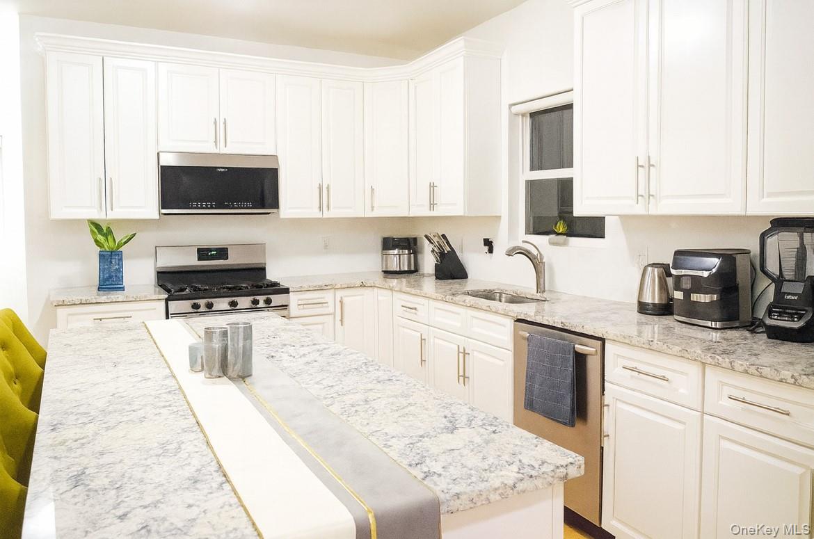 2 Winfield Davis Drive, Coram, NY 11727