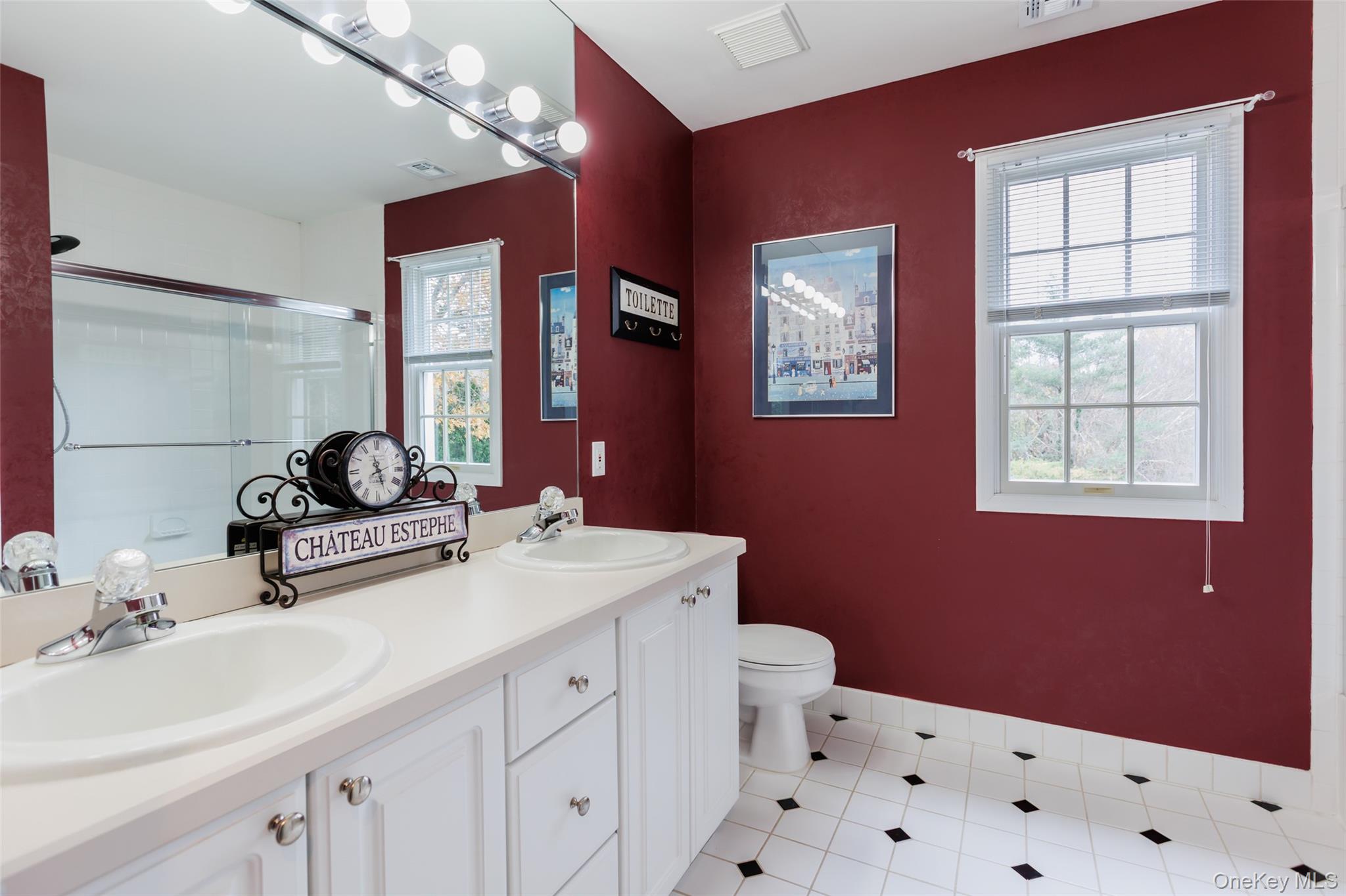 16 Ashley Loop, Northport, NY 11768