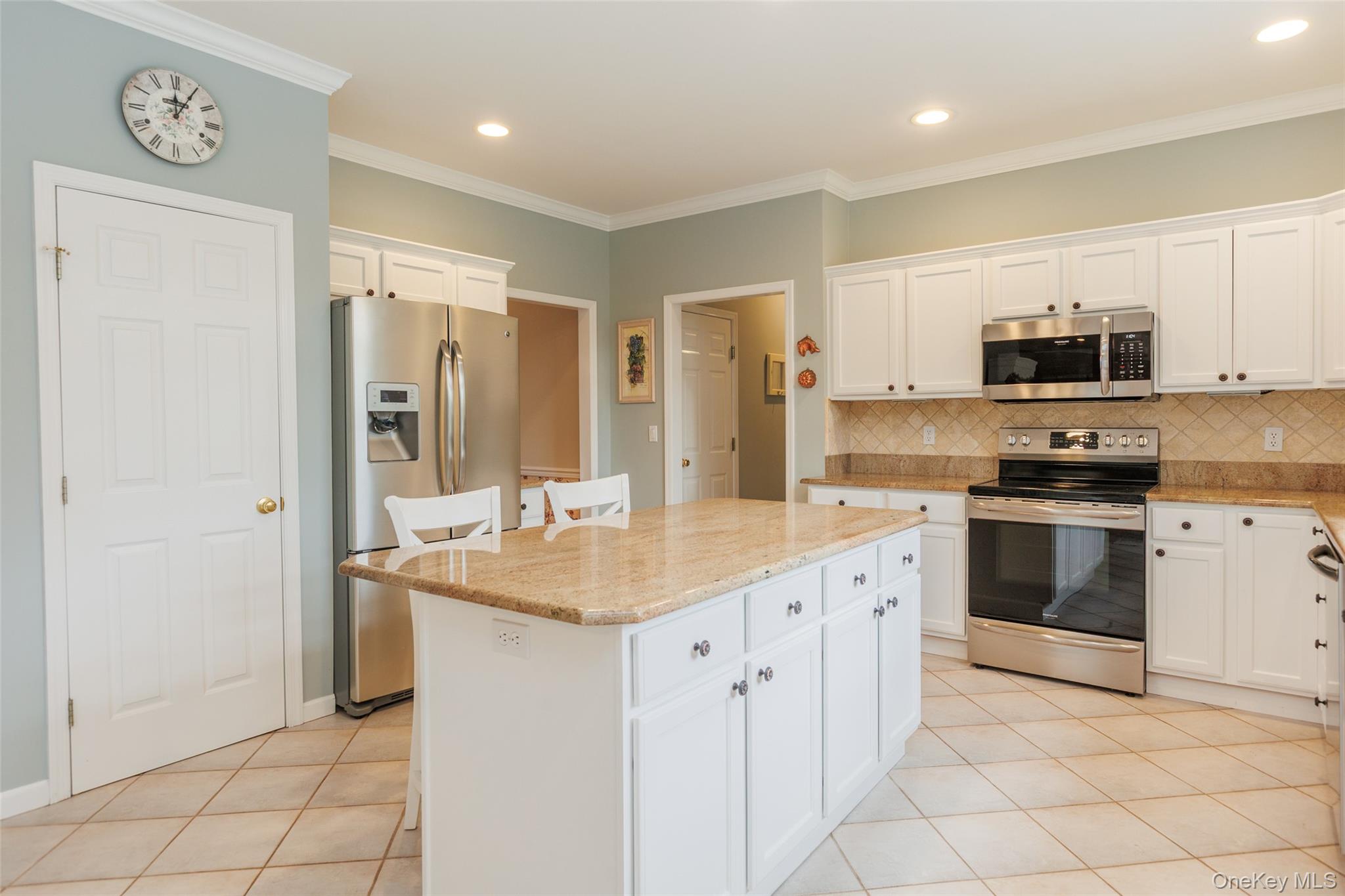 16 Ashley Loop, Northport, NY 11768