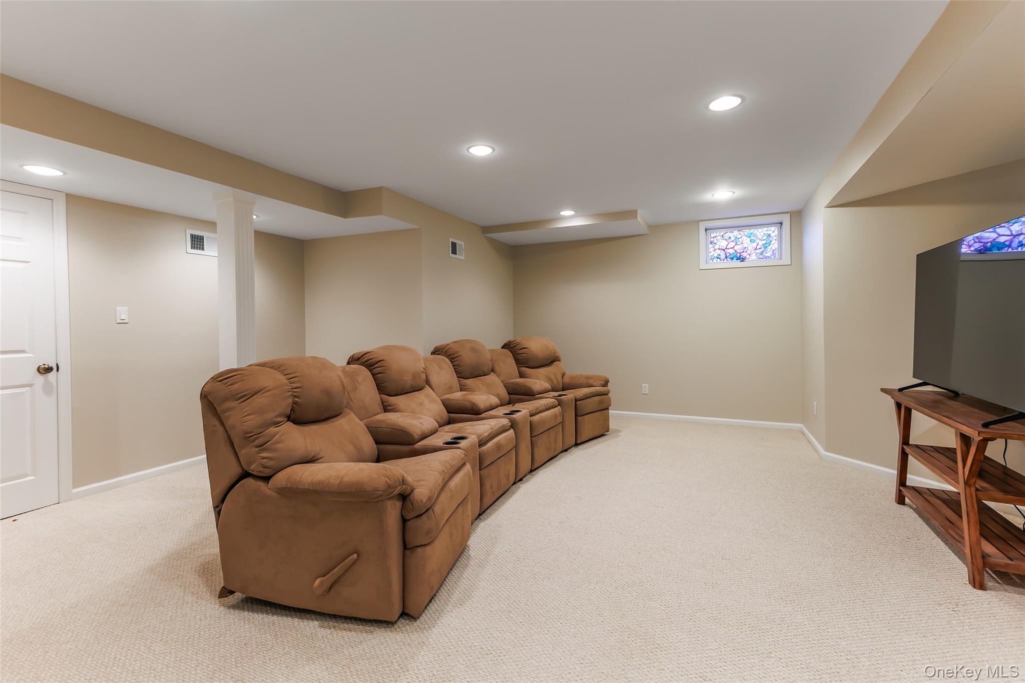 16 Ashley Loop, Northport, NY 11768