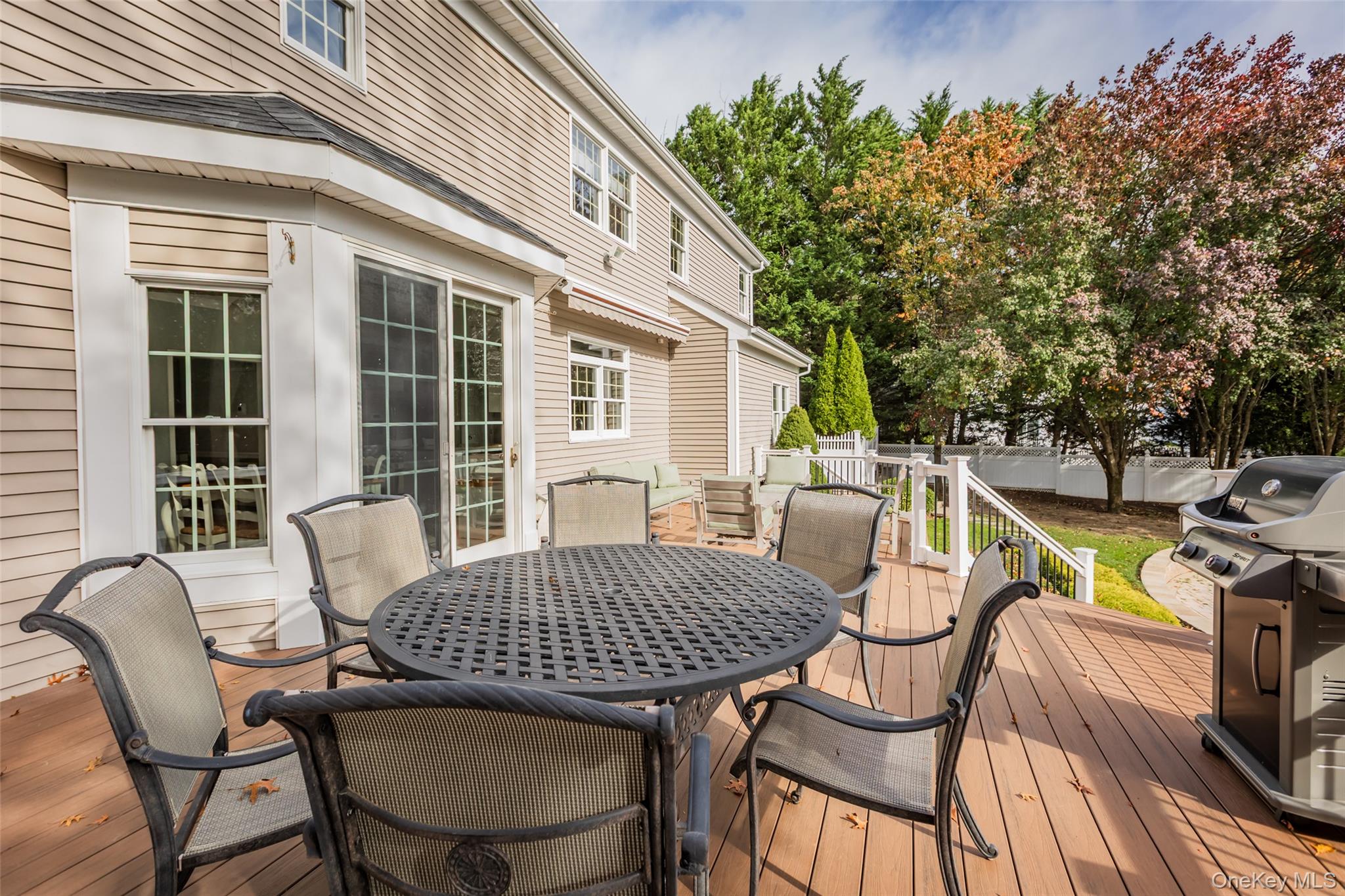 16 Ashley Loop, Northport, NY 11768