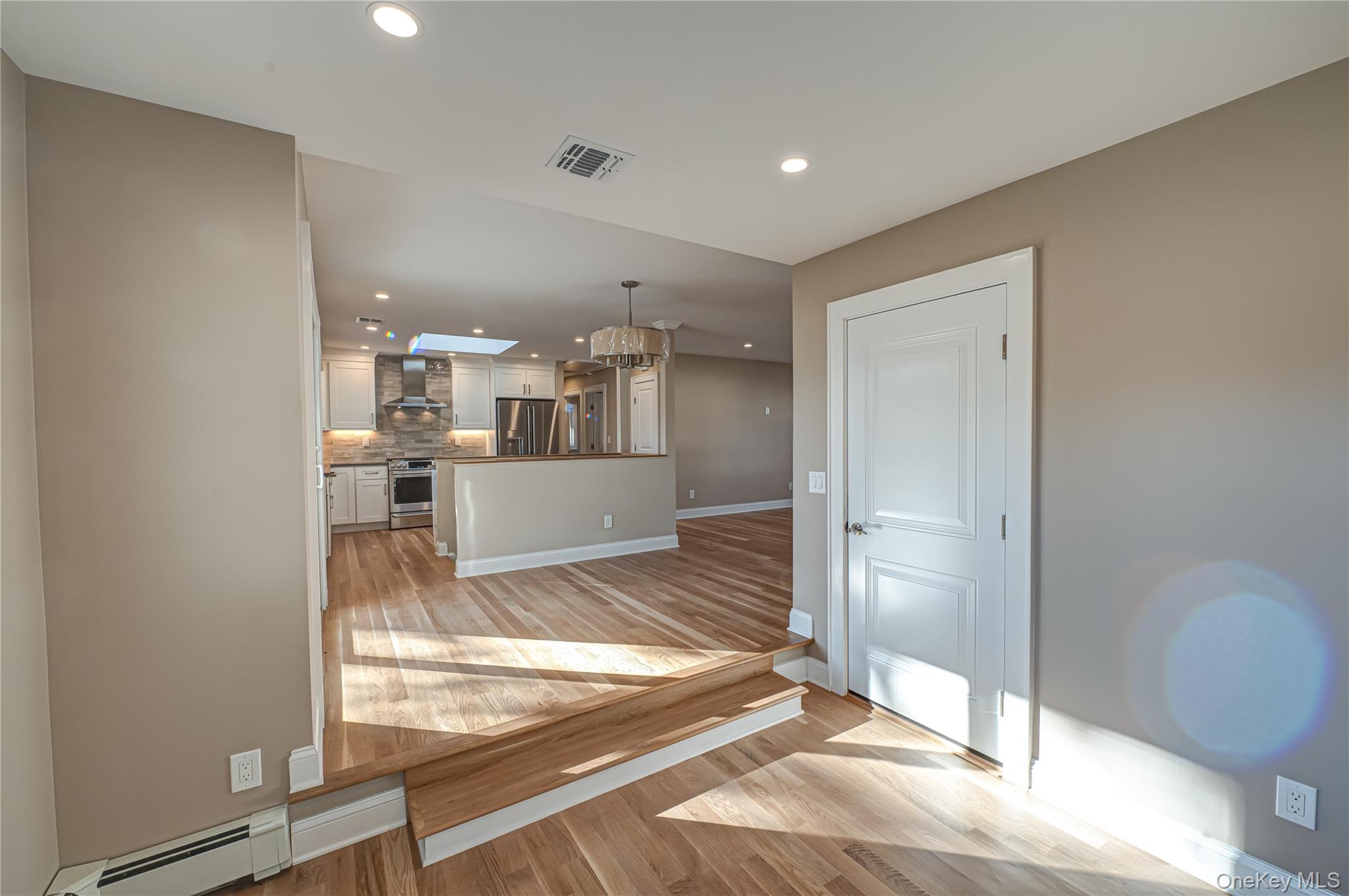 31 Boulevard Avenue, West Islip, NY 11795