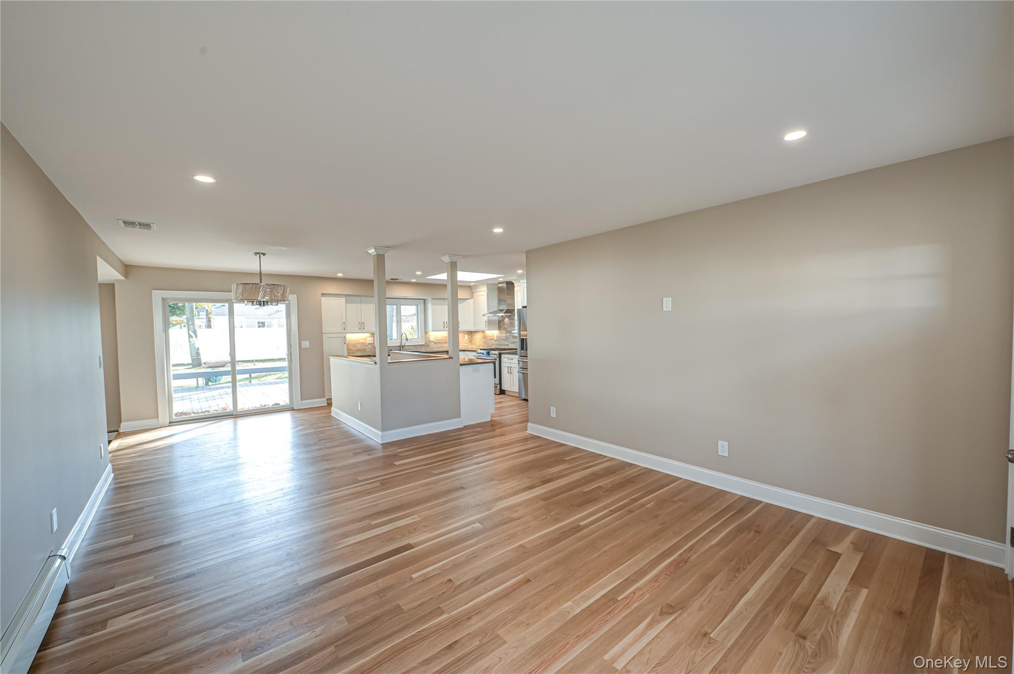 31 Boulevard Avenue, West Islip, NY 11795