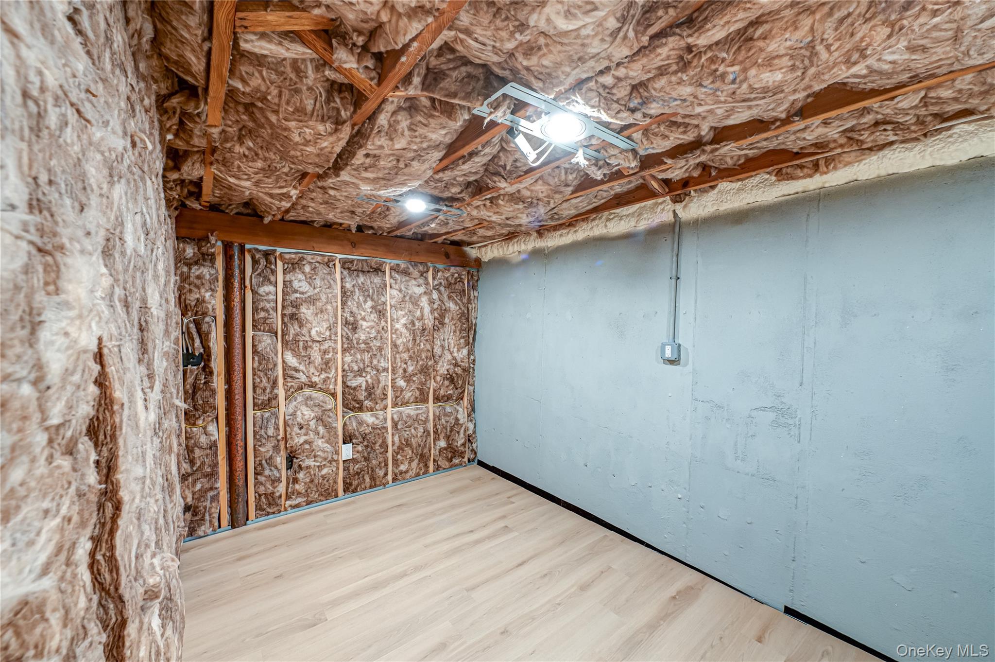 31 Boulevard Avenue, West Islip, NY 11795