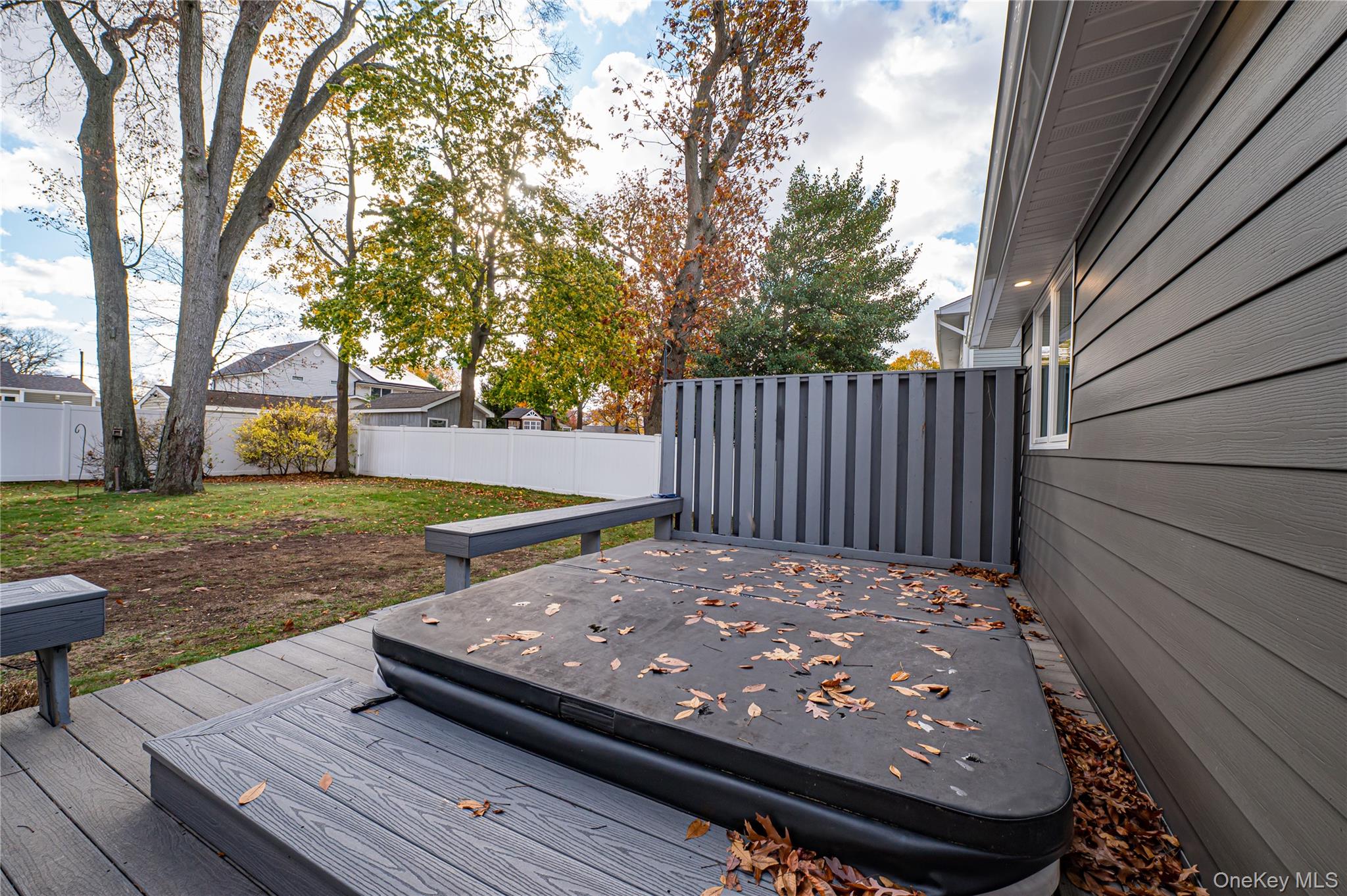 31 Boulevard Avenue, West Islip, NY 11795