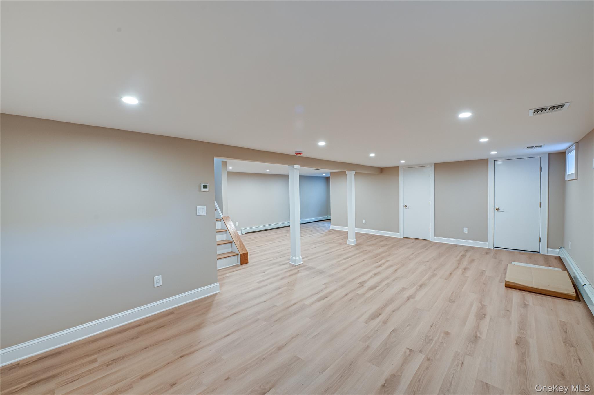 31 Boulevard Avenue, West Islip, NY 11795