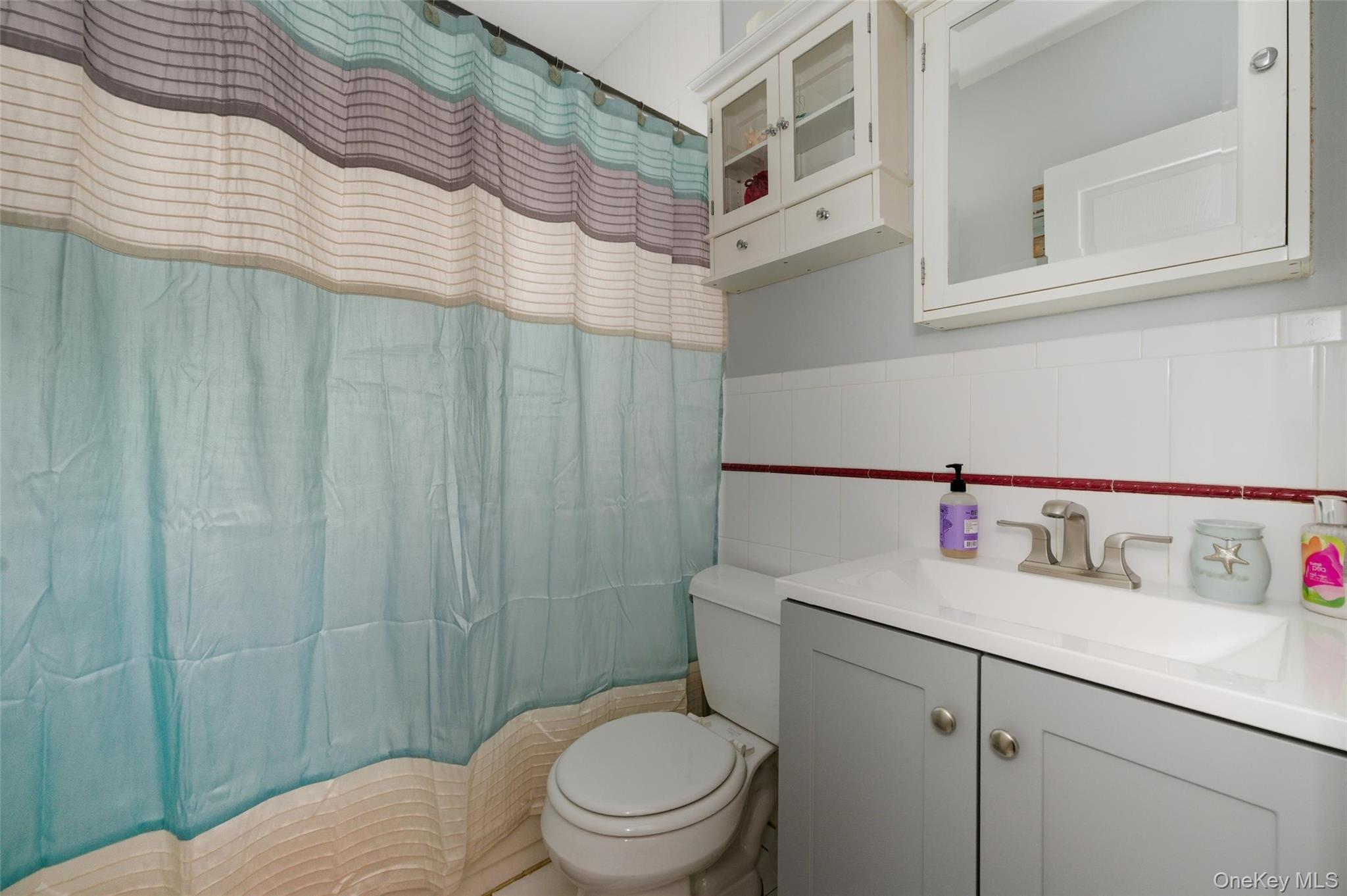 42 Homecrest Court, Oceanside, NY 11572