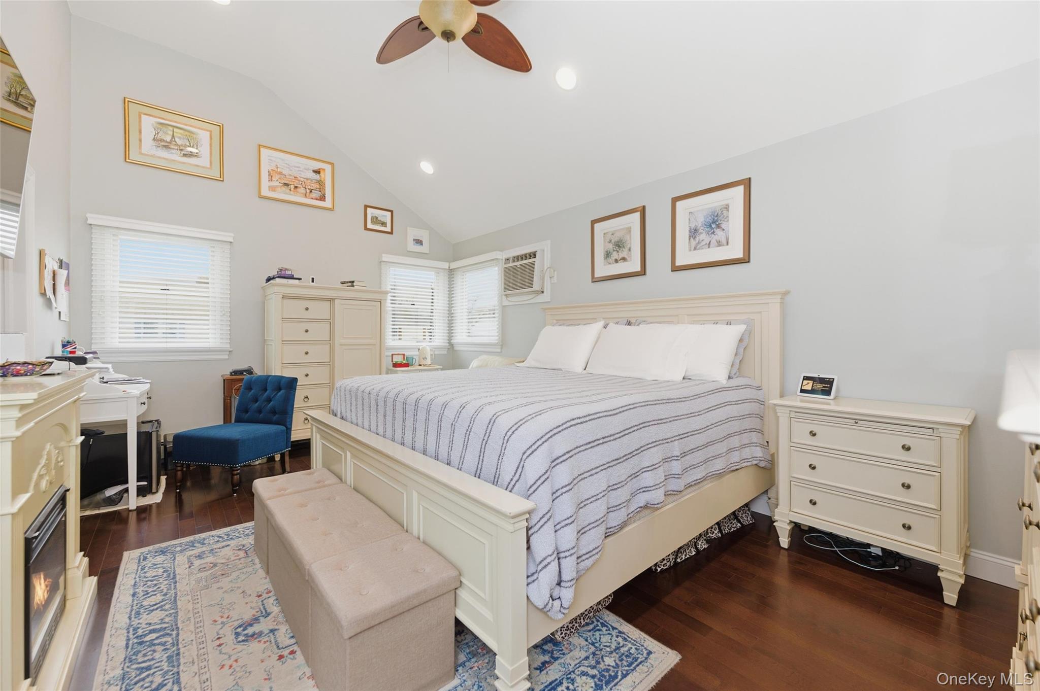 42 Homecrest Court, Oceanside, NY 11572