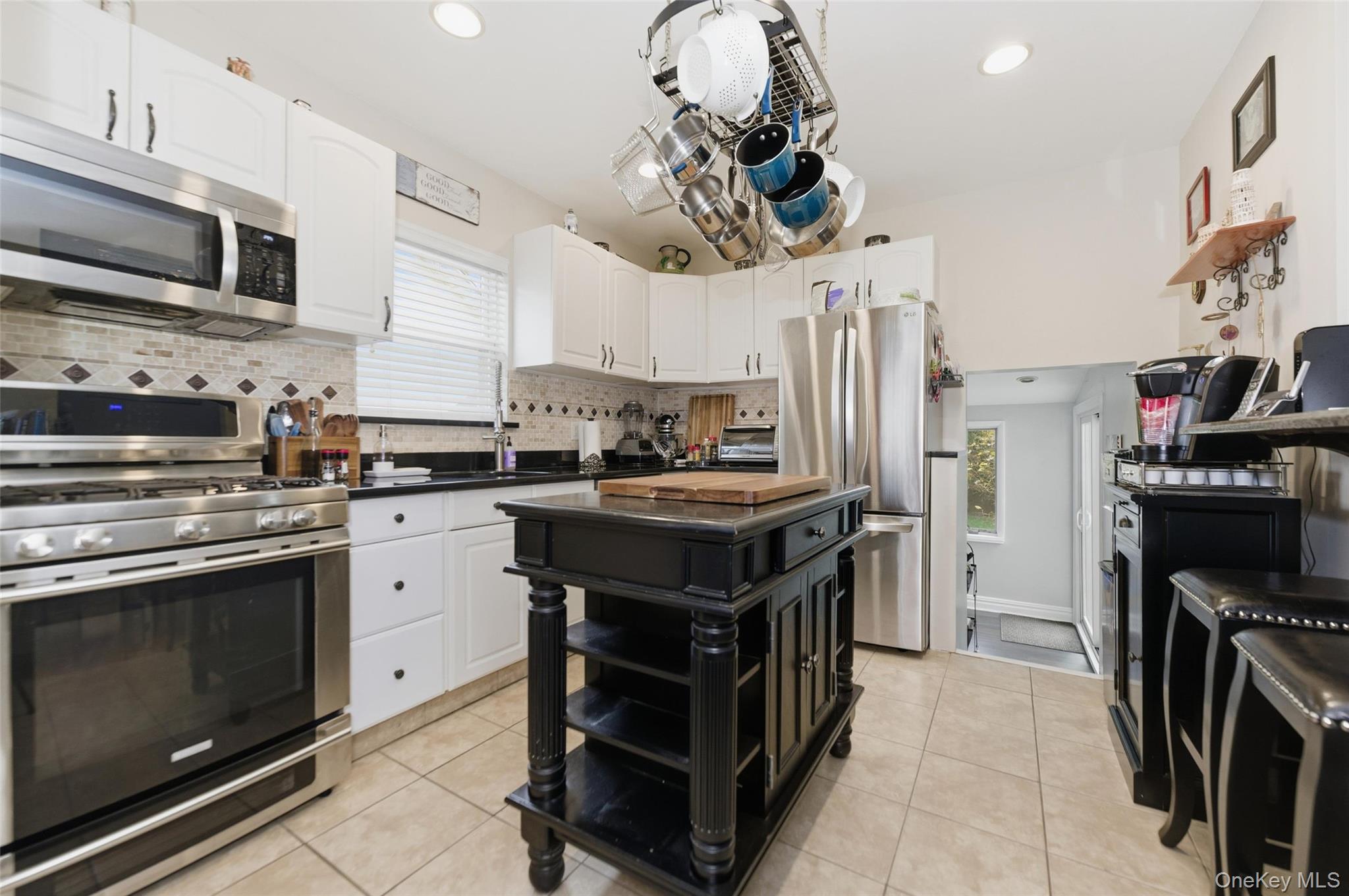 42 Homecrest Court, Oceanside, NY 11572