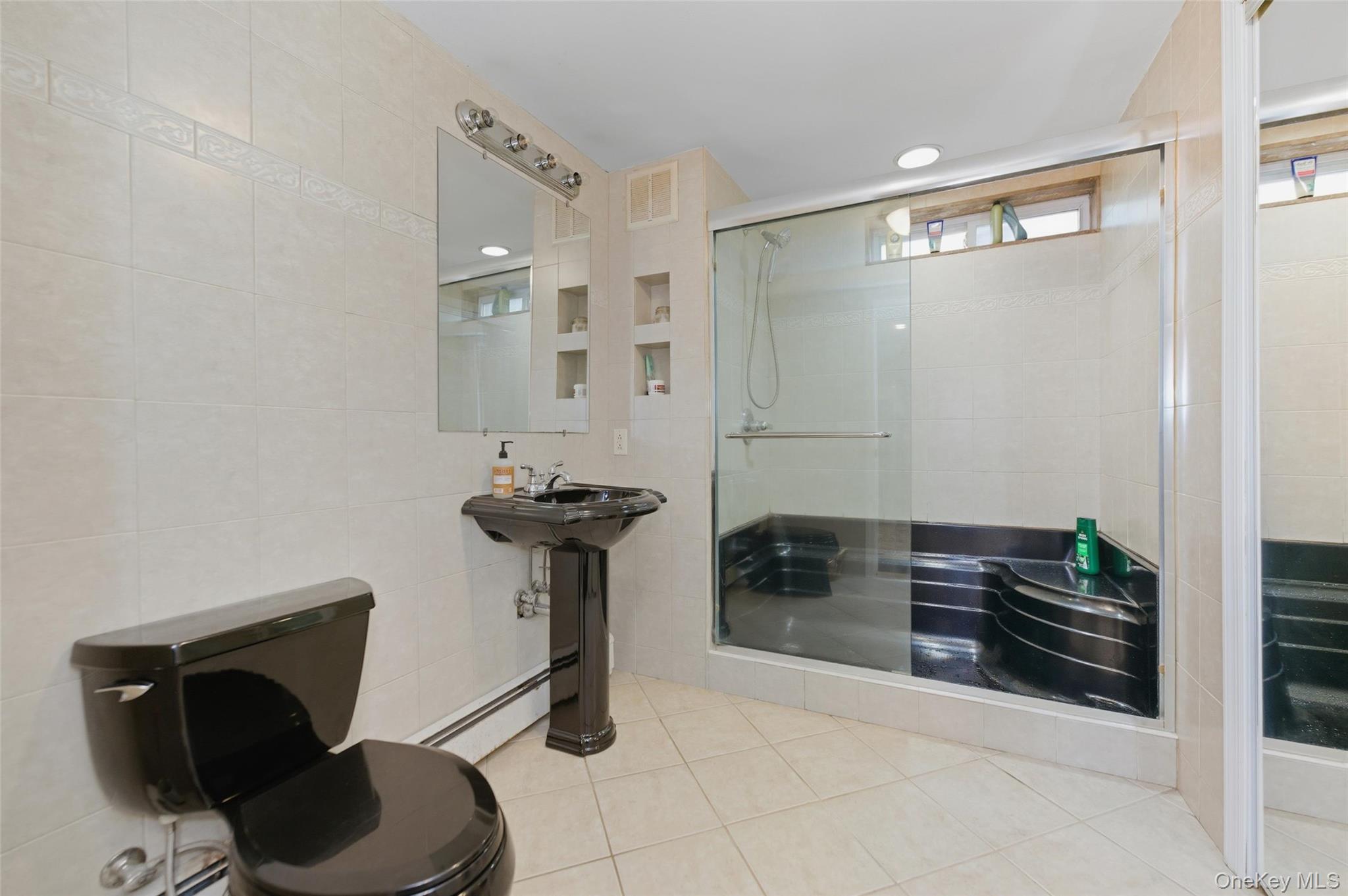 42 Homecrest Court, Oceanside, NY 11572