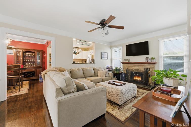 42 Homecrest Court, Oceanside, NY 11572