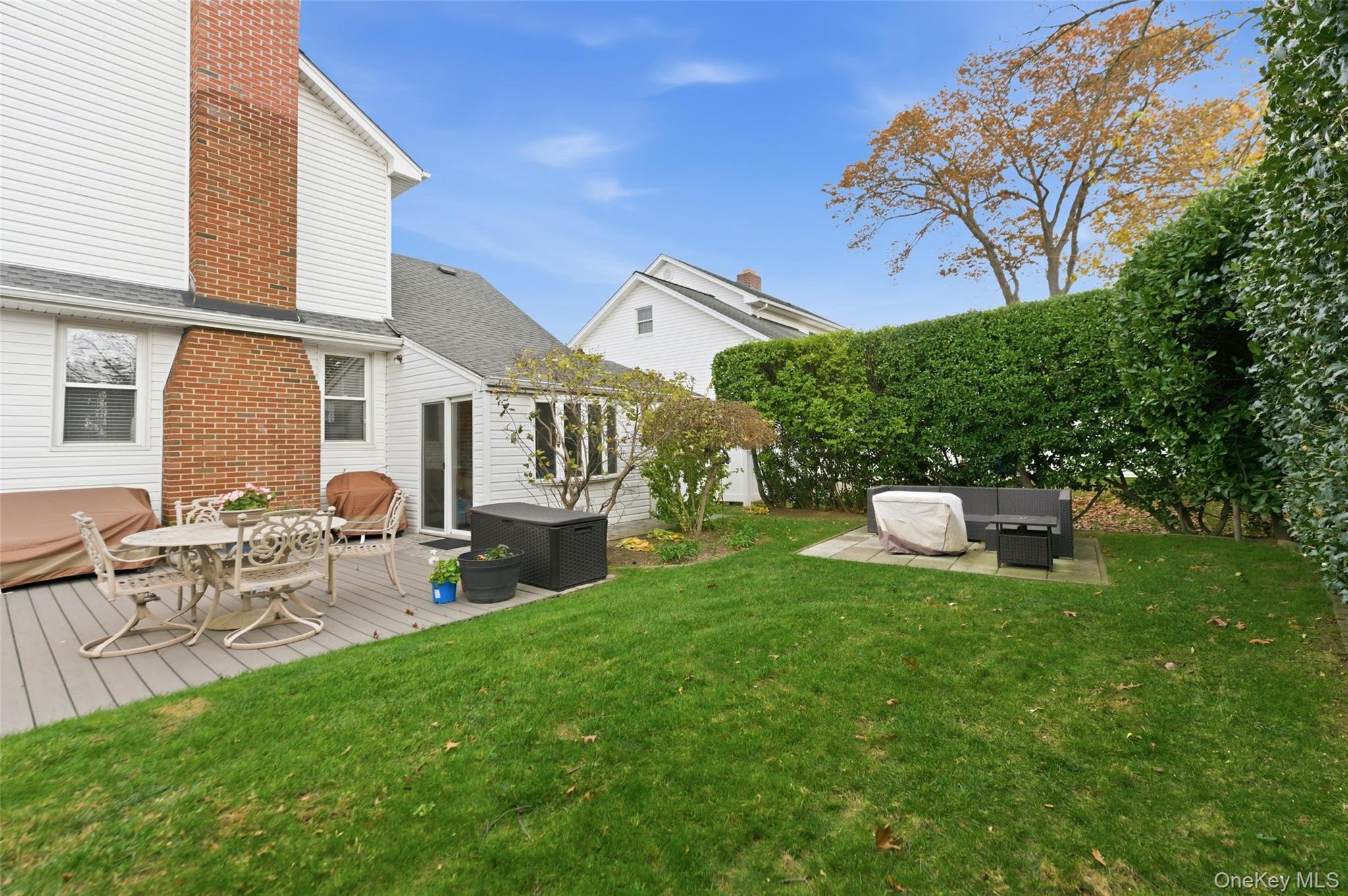 42 Homecrest Court, Oceanside, NY 11572