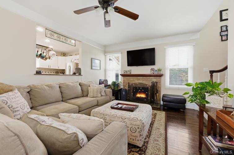 42 Homecrest Court, Oceanside, NY 11572