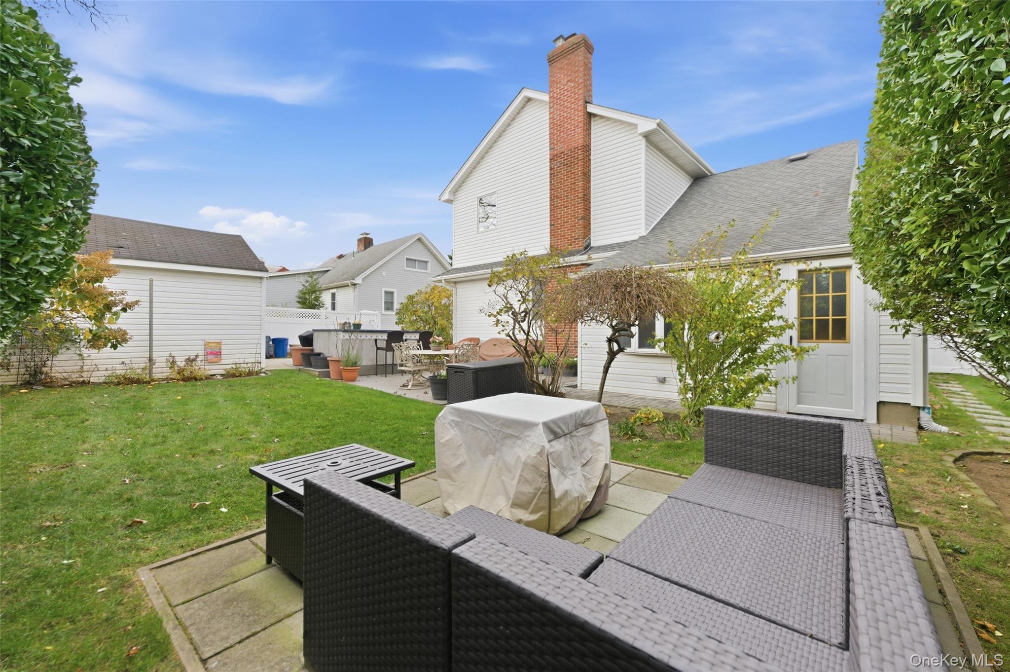 42 Homecrest Court, Oceanside, NY 11572