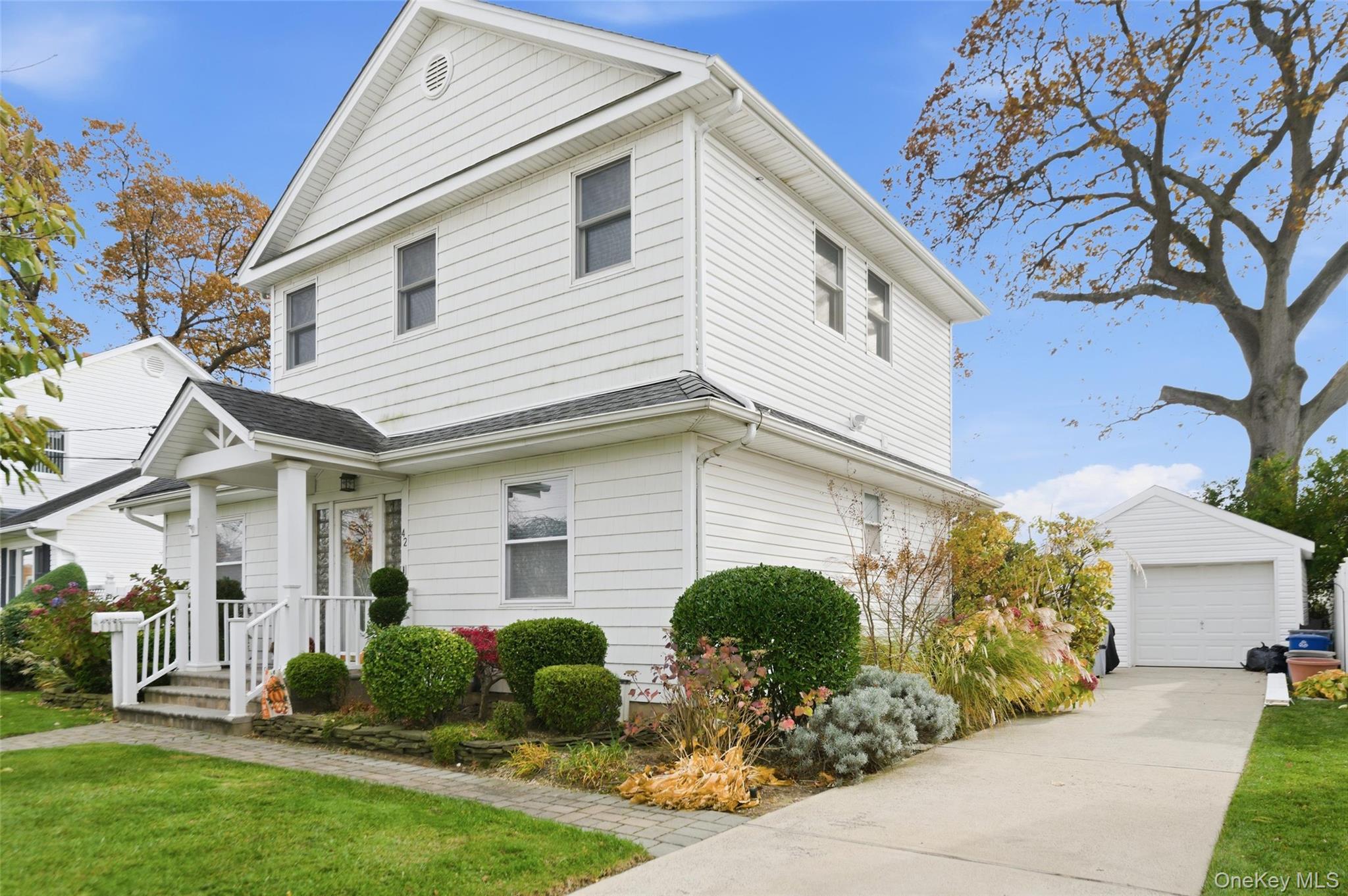 42 Homecrest Court, Oceanside, NY 11572