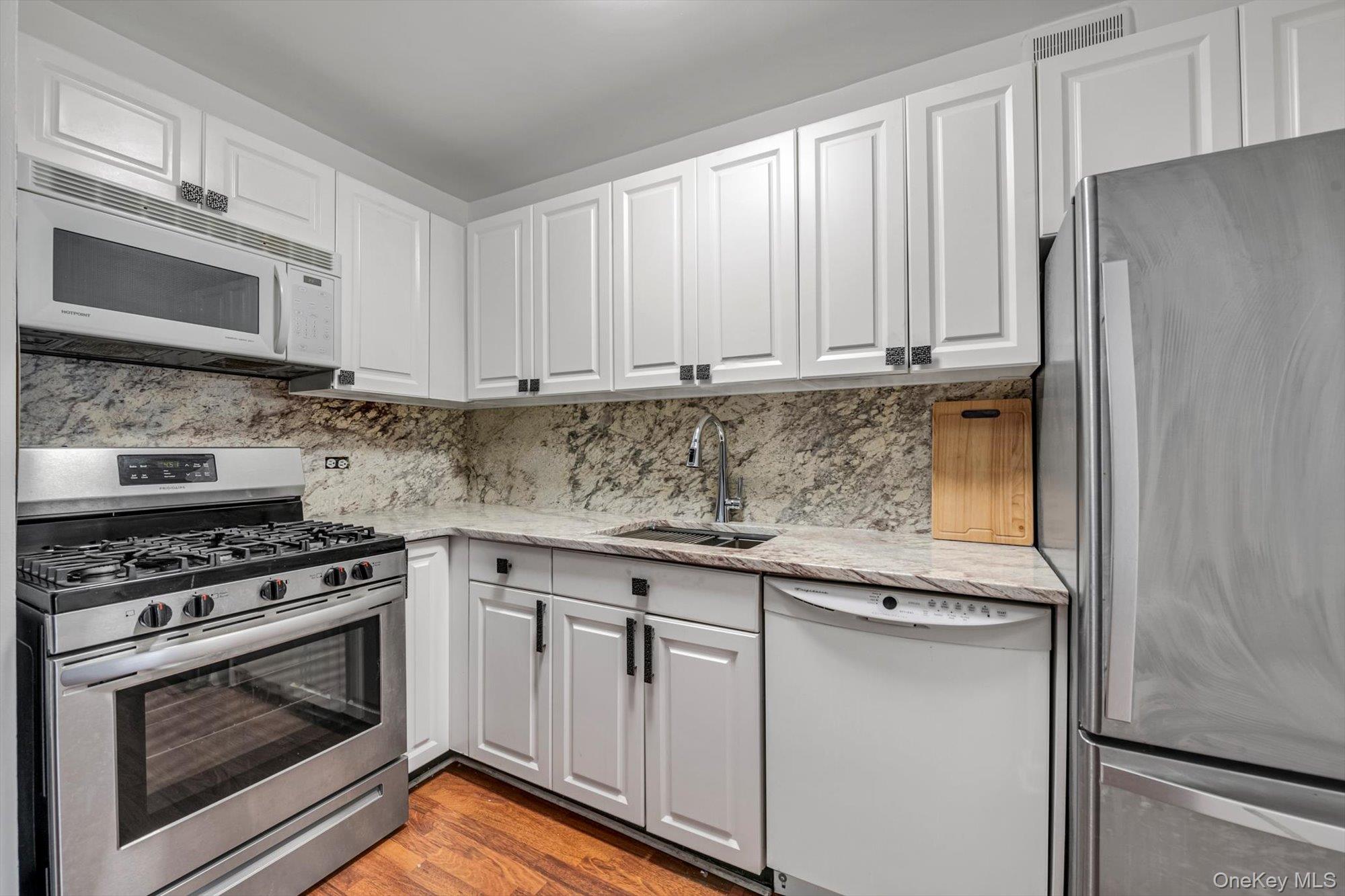 77 Bleecker Street # 105, New York (Manhattan), NY 10012