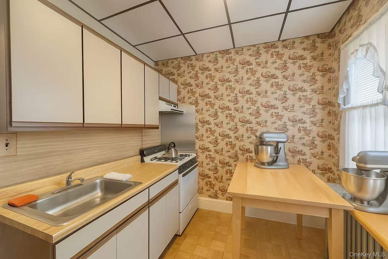 68-42 78th Street, Middle Village, NY 11379