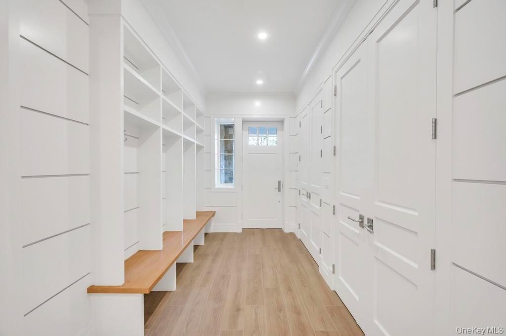 207 Mill Spring Road, Manhasset, NY 11030