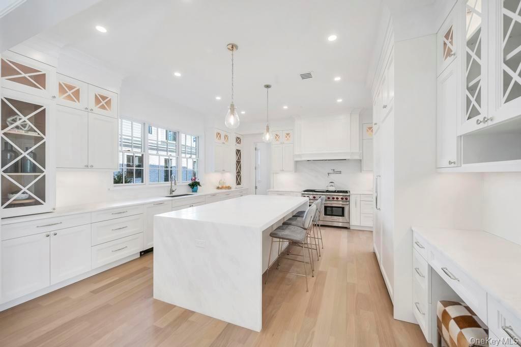 207 Mill Spring Road, Manhasset, NY 11030