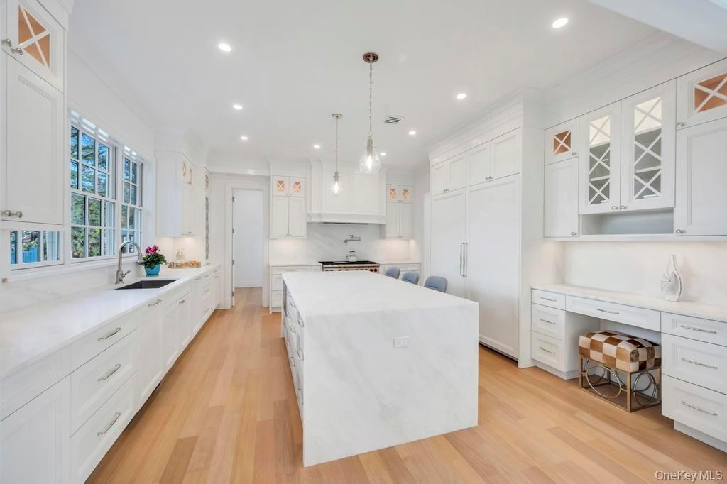 207 Mill Spring Road, Manhasset, NY 11030