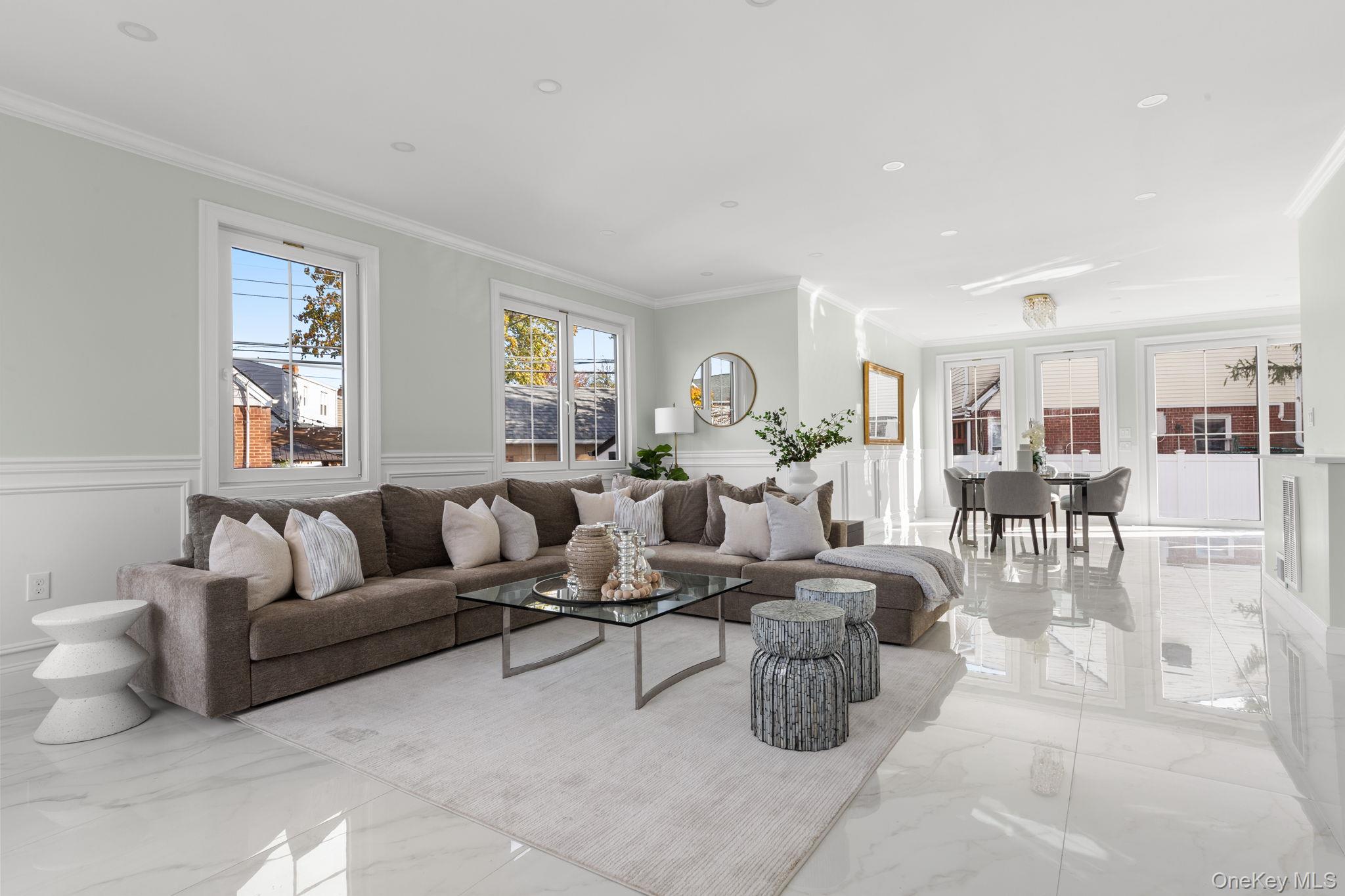 1035 Glen Drive, Franklin Square, NY 11010