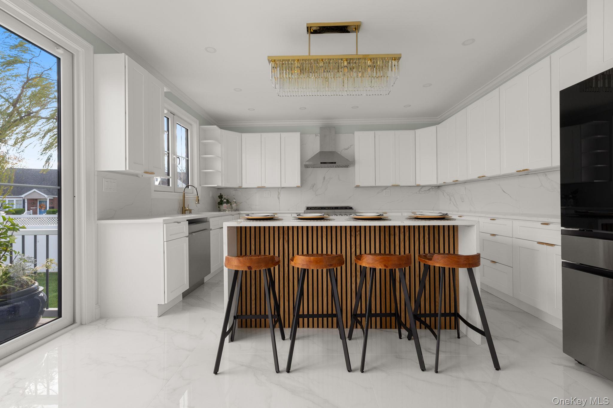 1035 Glen Drive, Franklin Square, NY 11010