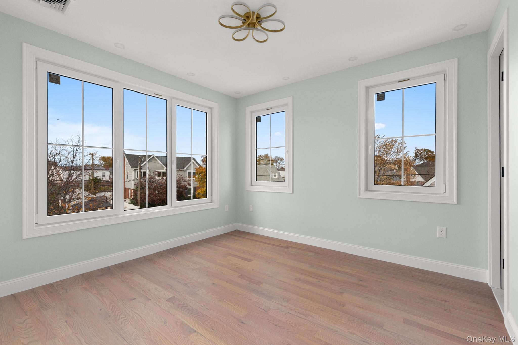 1035 Glen Drive, Franklin Square, NY 11010