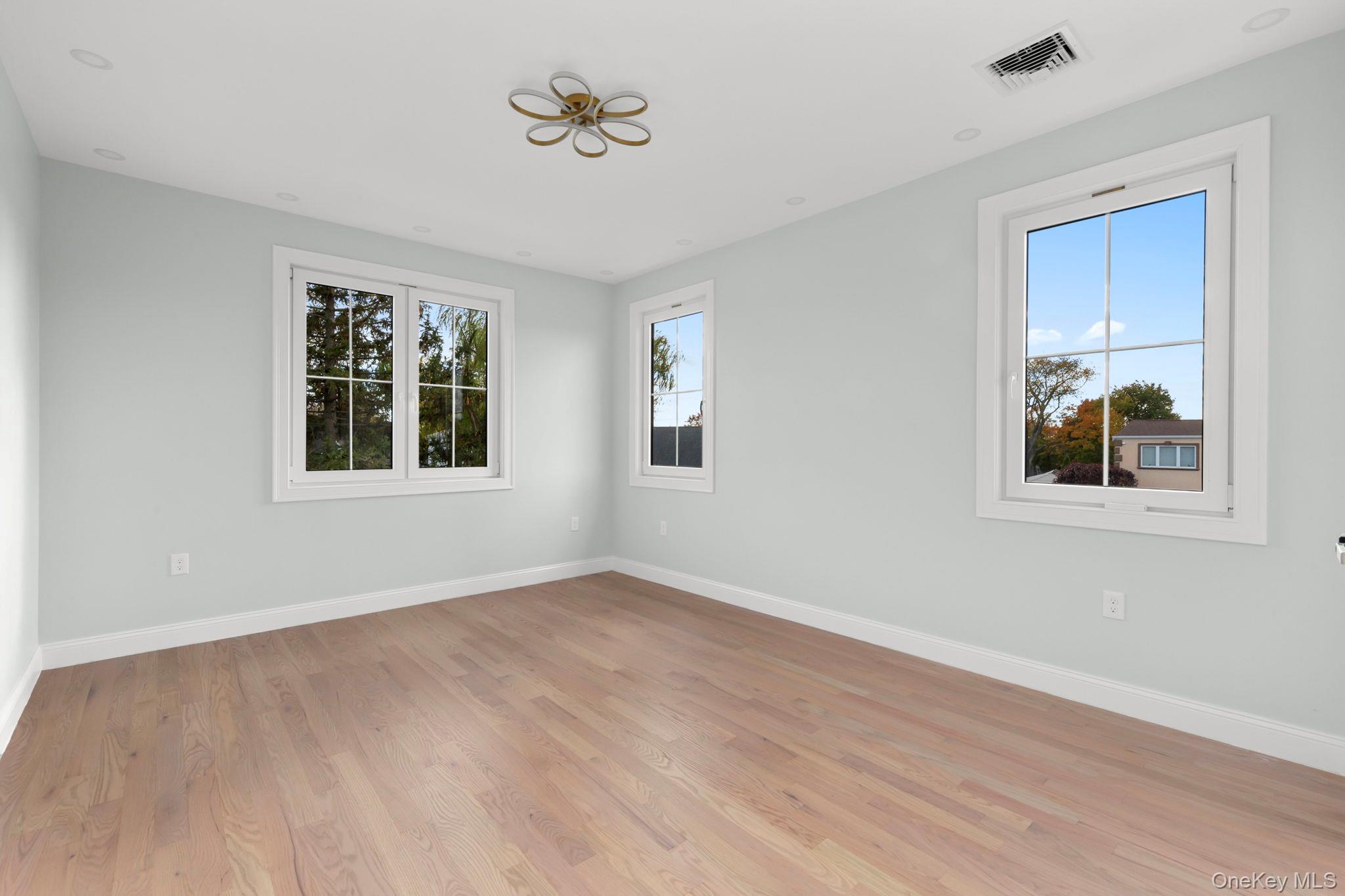 1035 Glen Drive, Franklin Square, NY 11010