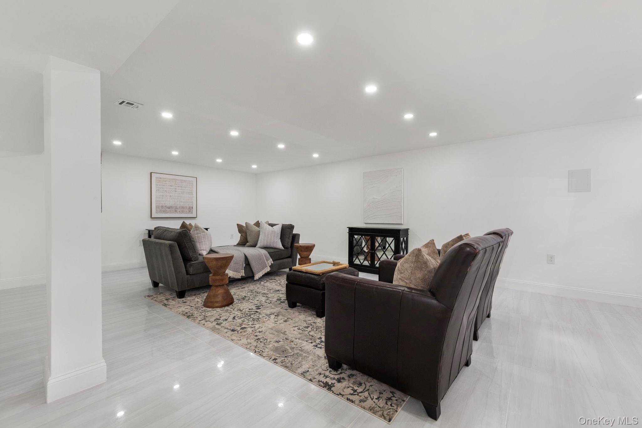 1035 Glen Drive, Franklin Square, NY 11010