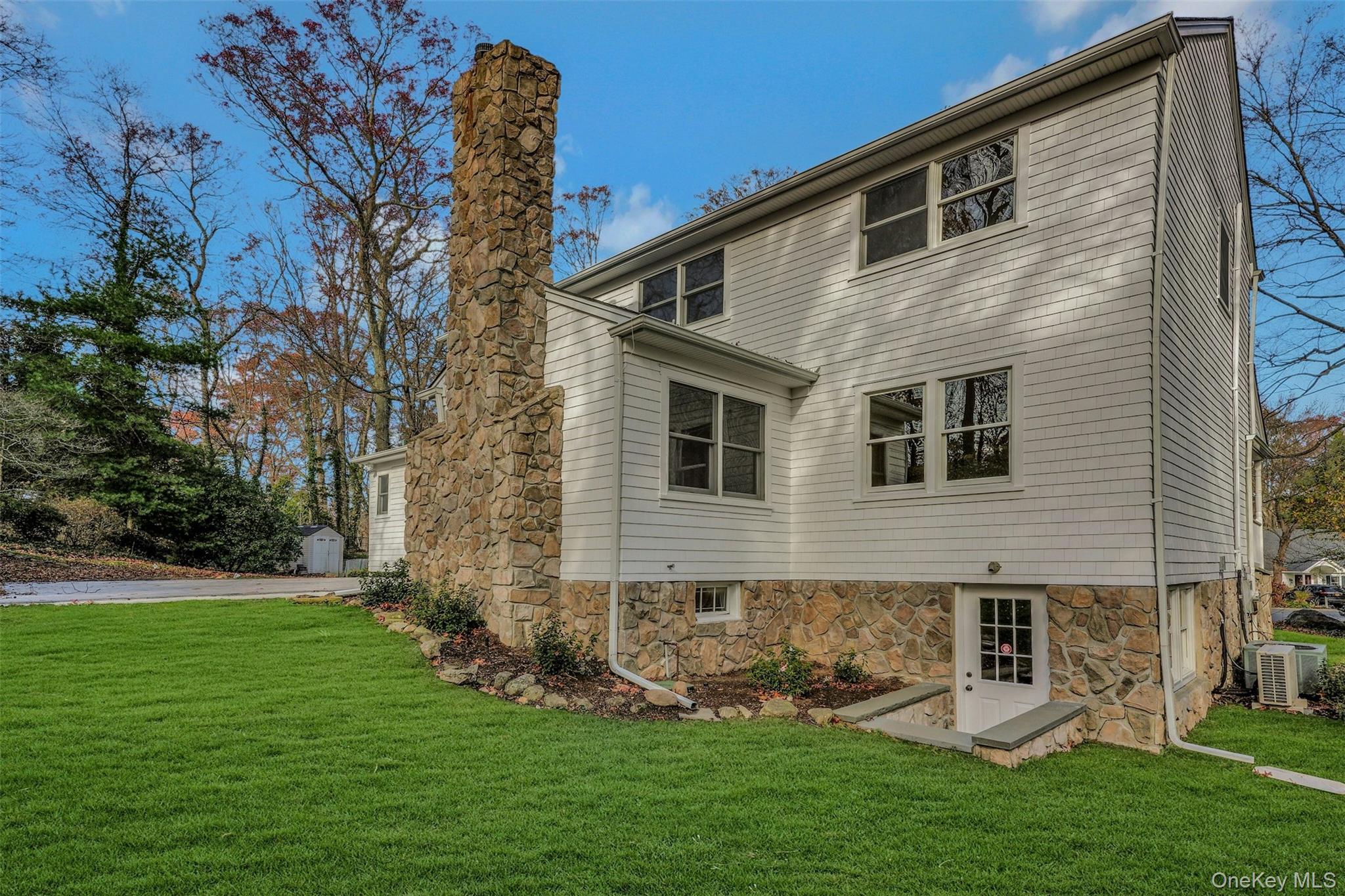 43 Edcris Lane, Huntington, NY 11743