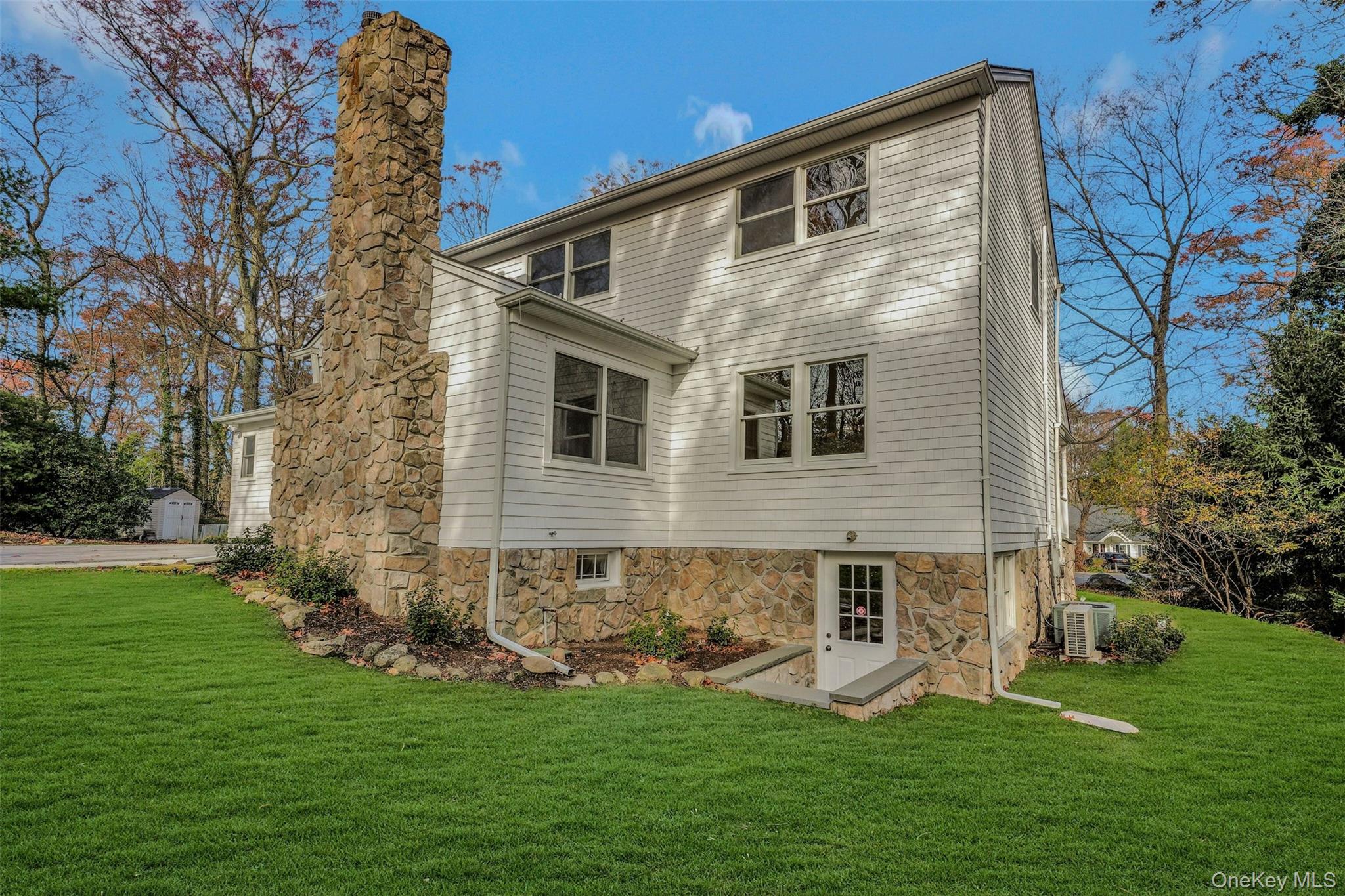 43 Edcris Lane, Huntington, NY 11743