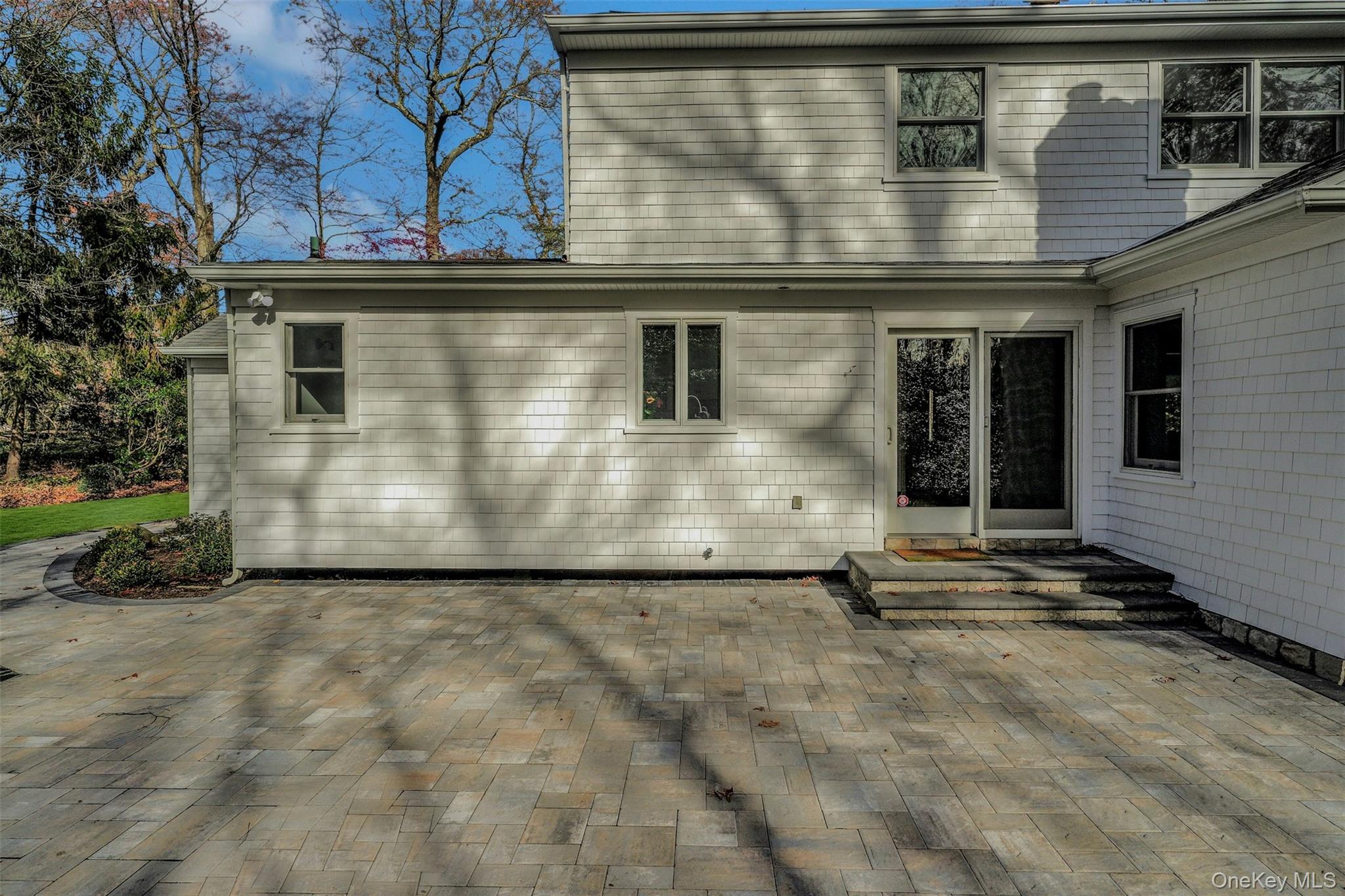 43 Edcris Lane, Huntington, NY 11743