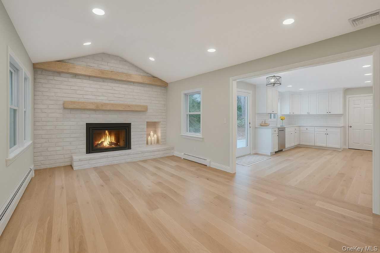 43 Edcris Lane, Huntington, NY 11743