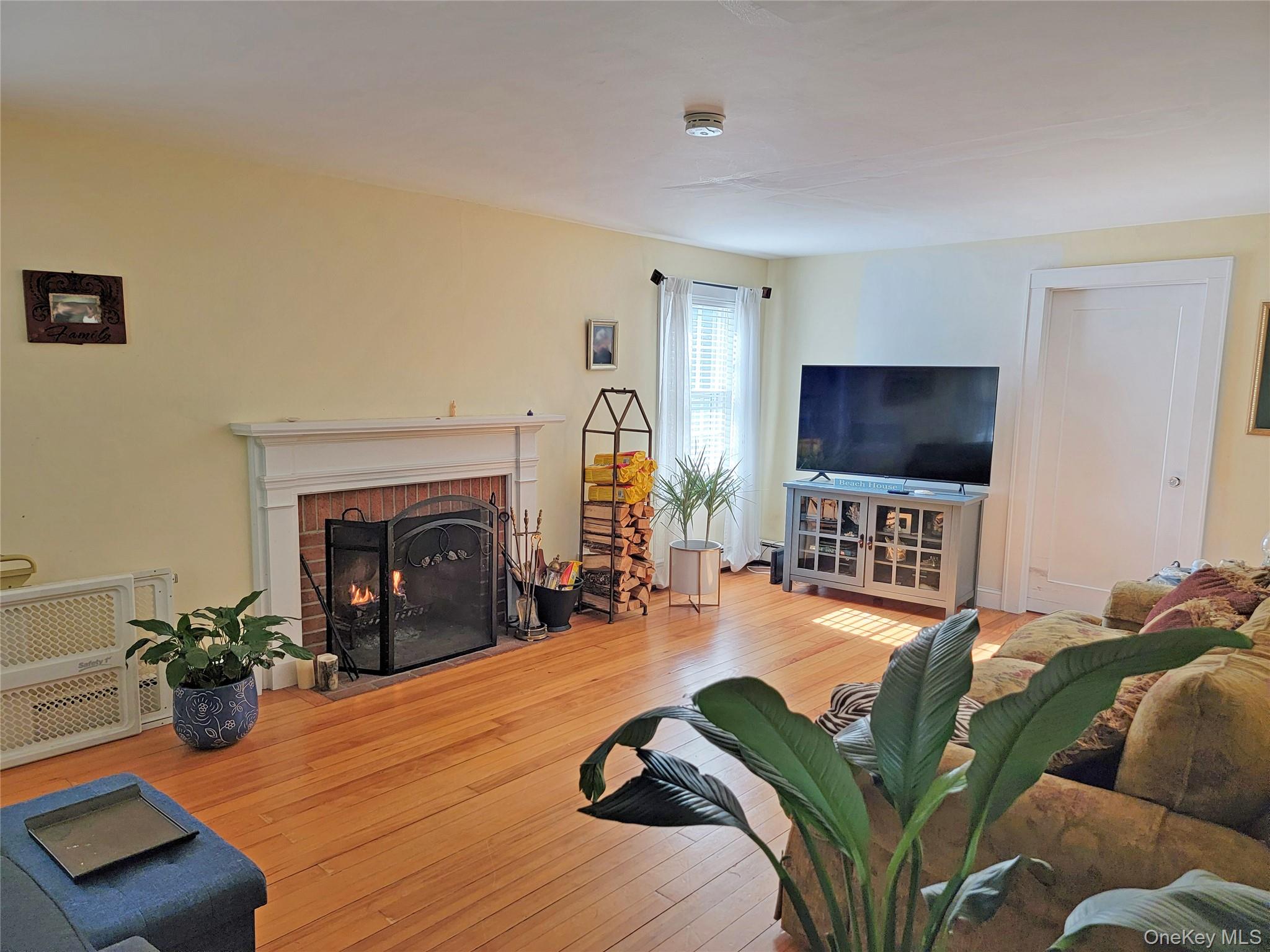 76 Bayport Ave Avenue, Bayport, NY 11705