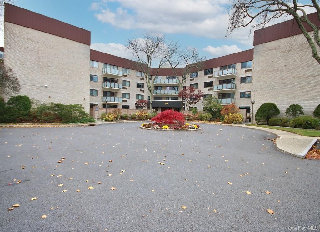 30 Greenridge Avenue # 3G, White Plains, NY 10605