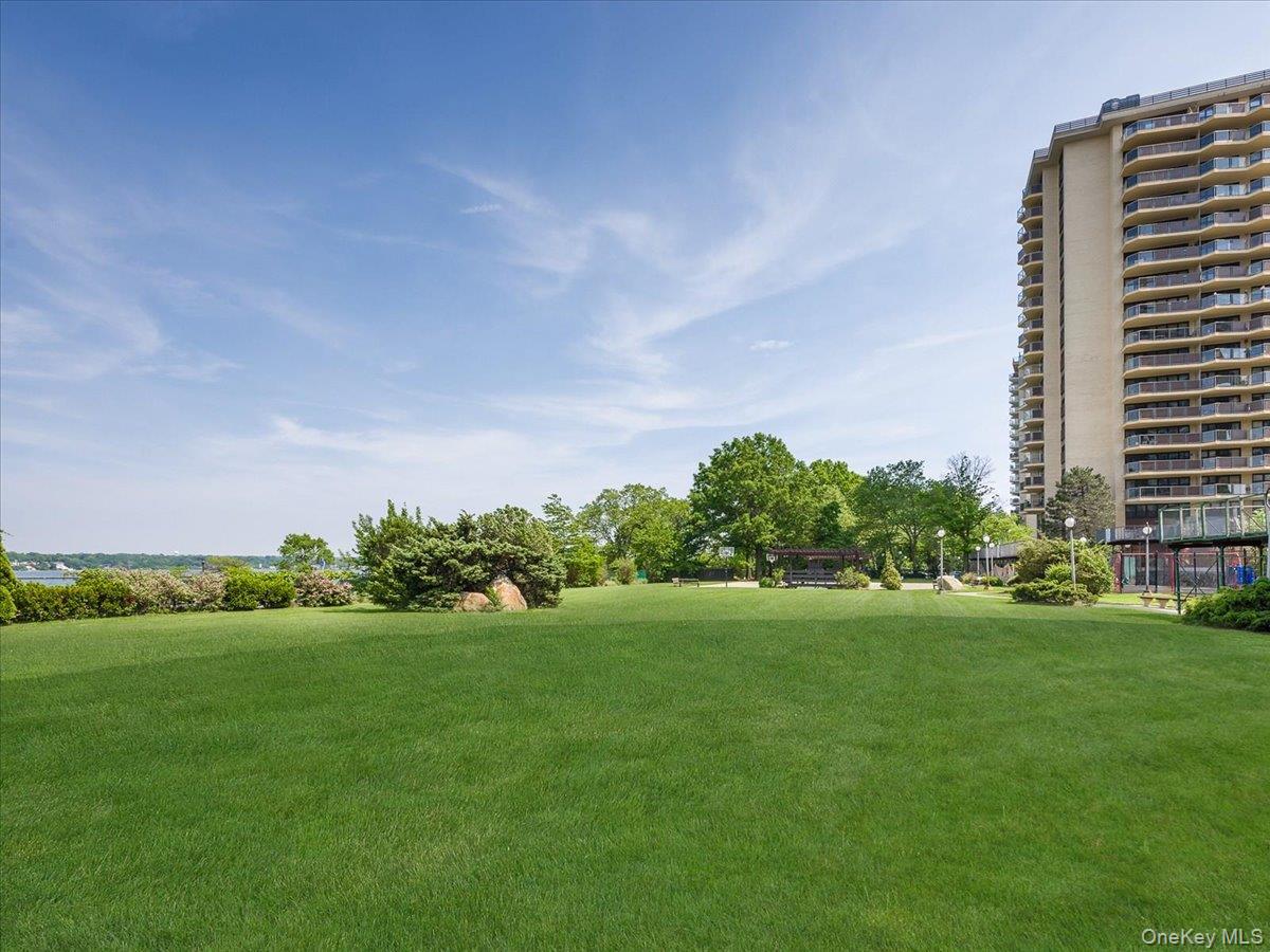 17-09 215 Street # TH45, Bayside, NY 11360