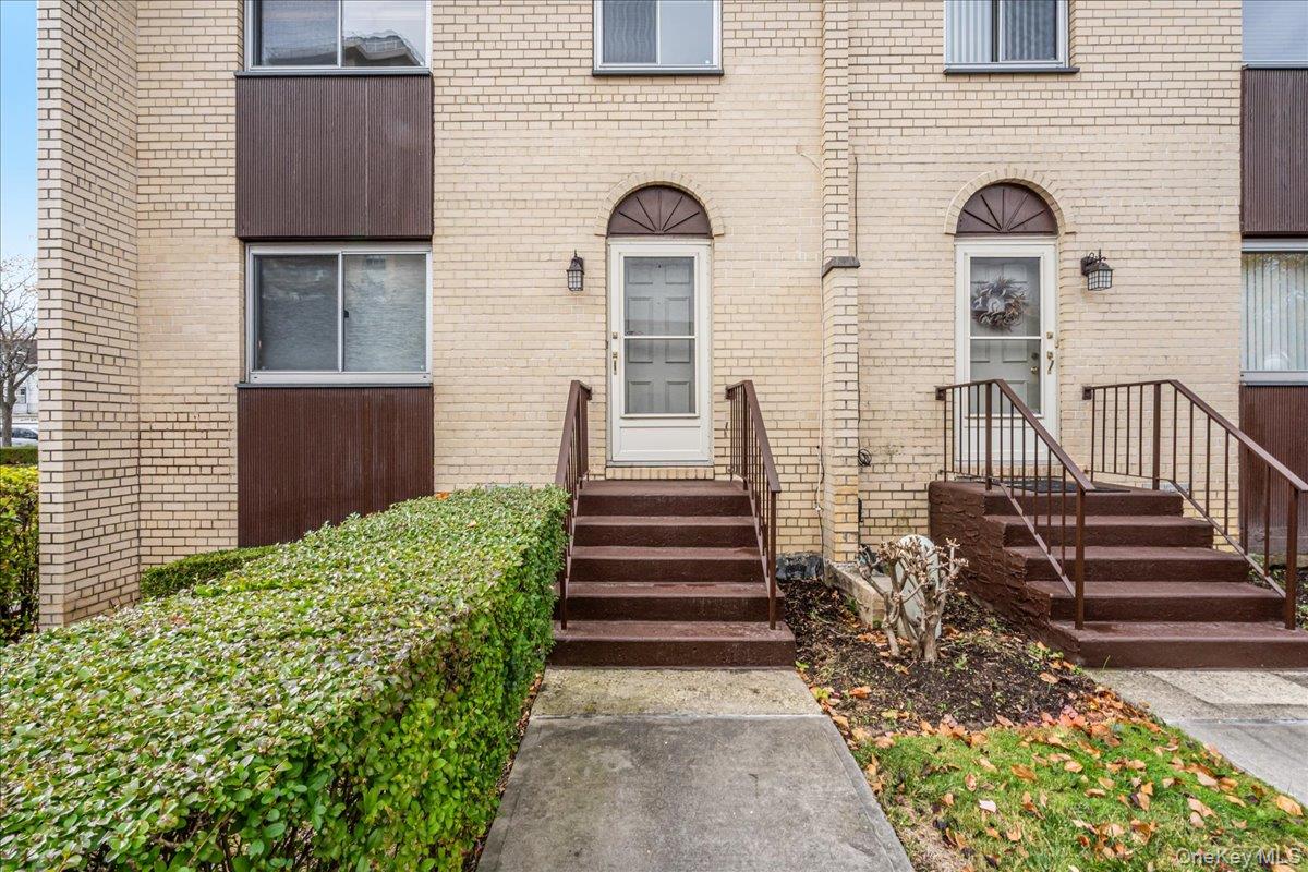 17-09 215 Street # TH45, Bayside, NY 11360