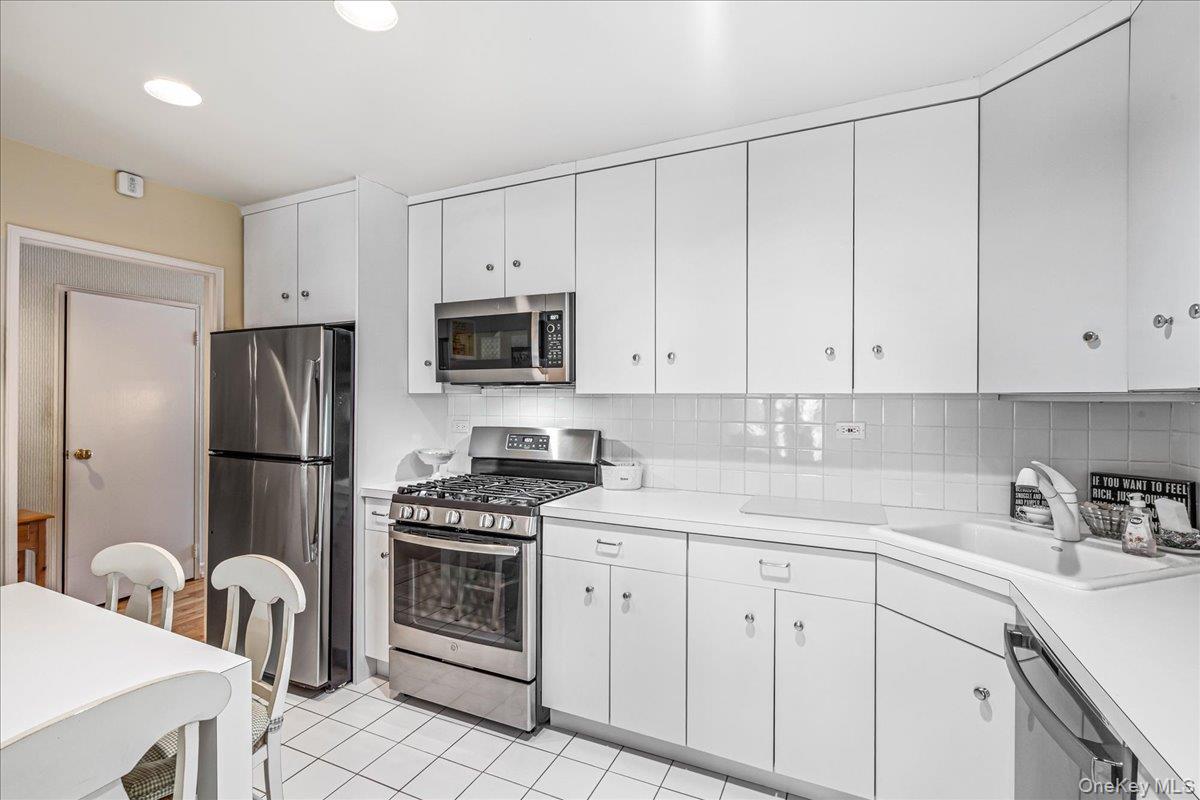 17-09 215 Street # TH45, Bayside, NY 11360