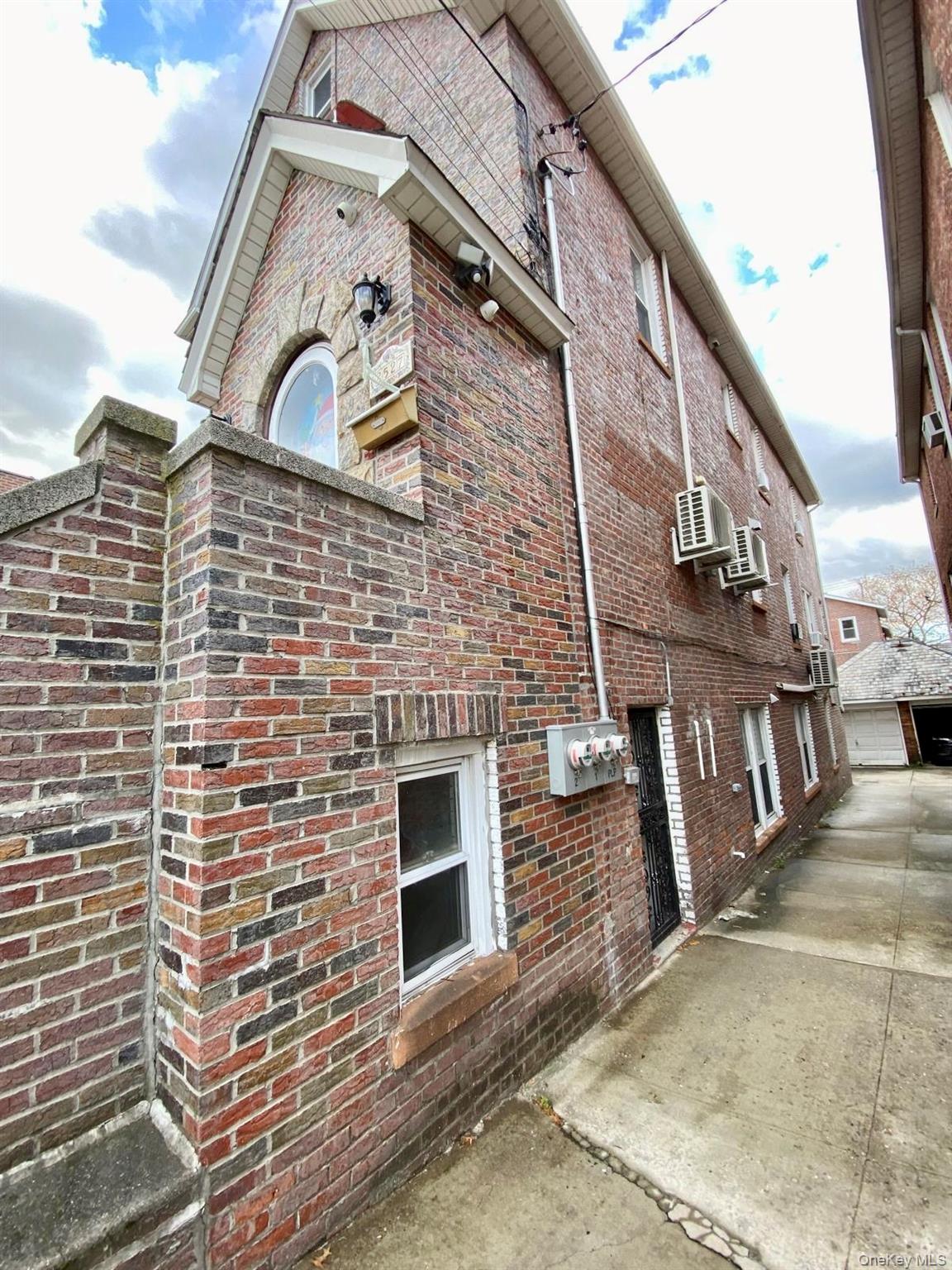 2527 Laconia Avenue, Bronx, NY 10469