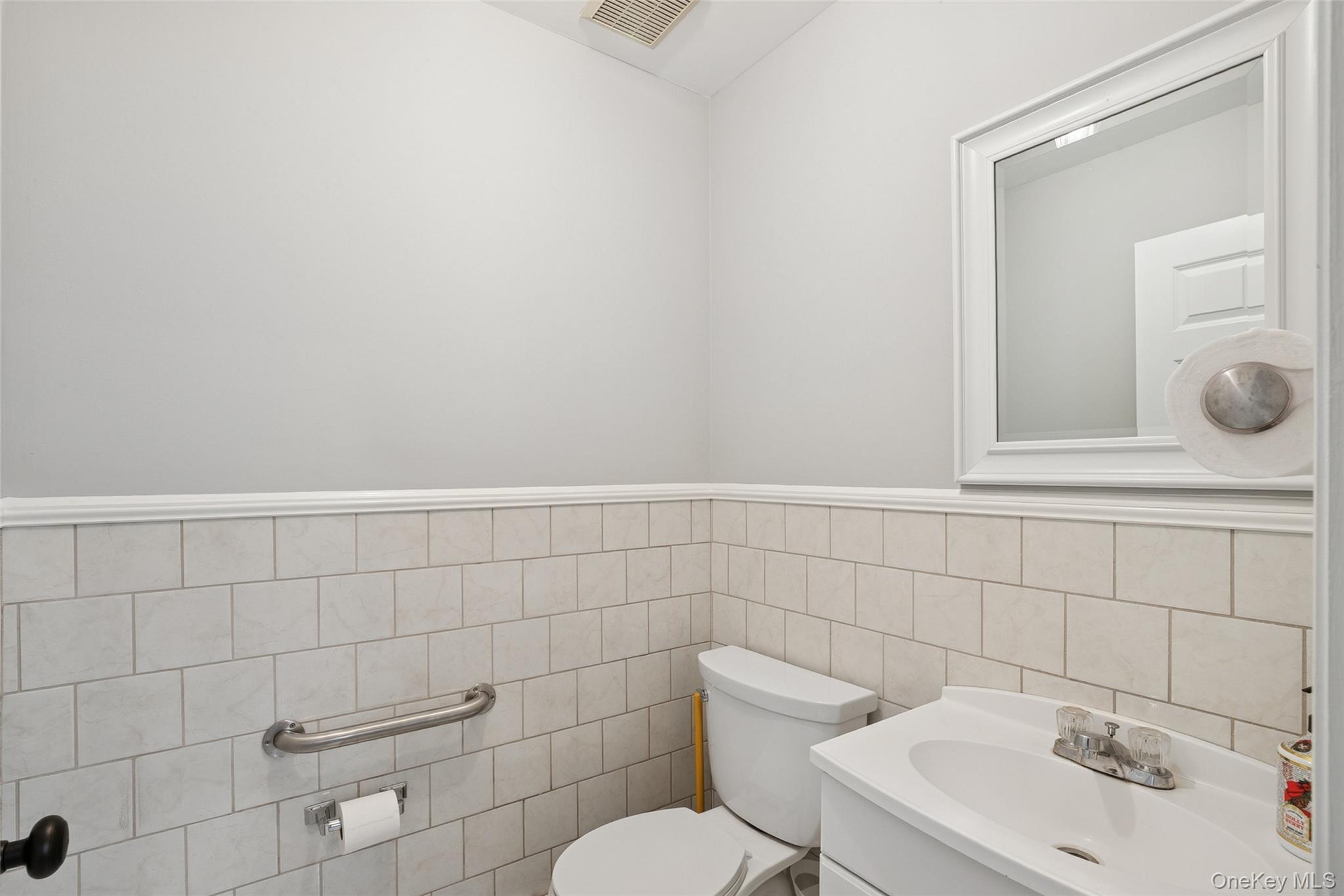 12 Manor Road, Smithtown, NY 11787