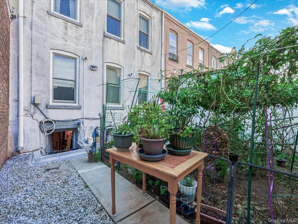 225 Hale Avenue # HSE, Brooklyn, NY 11208