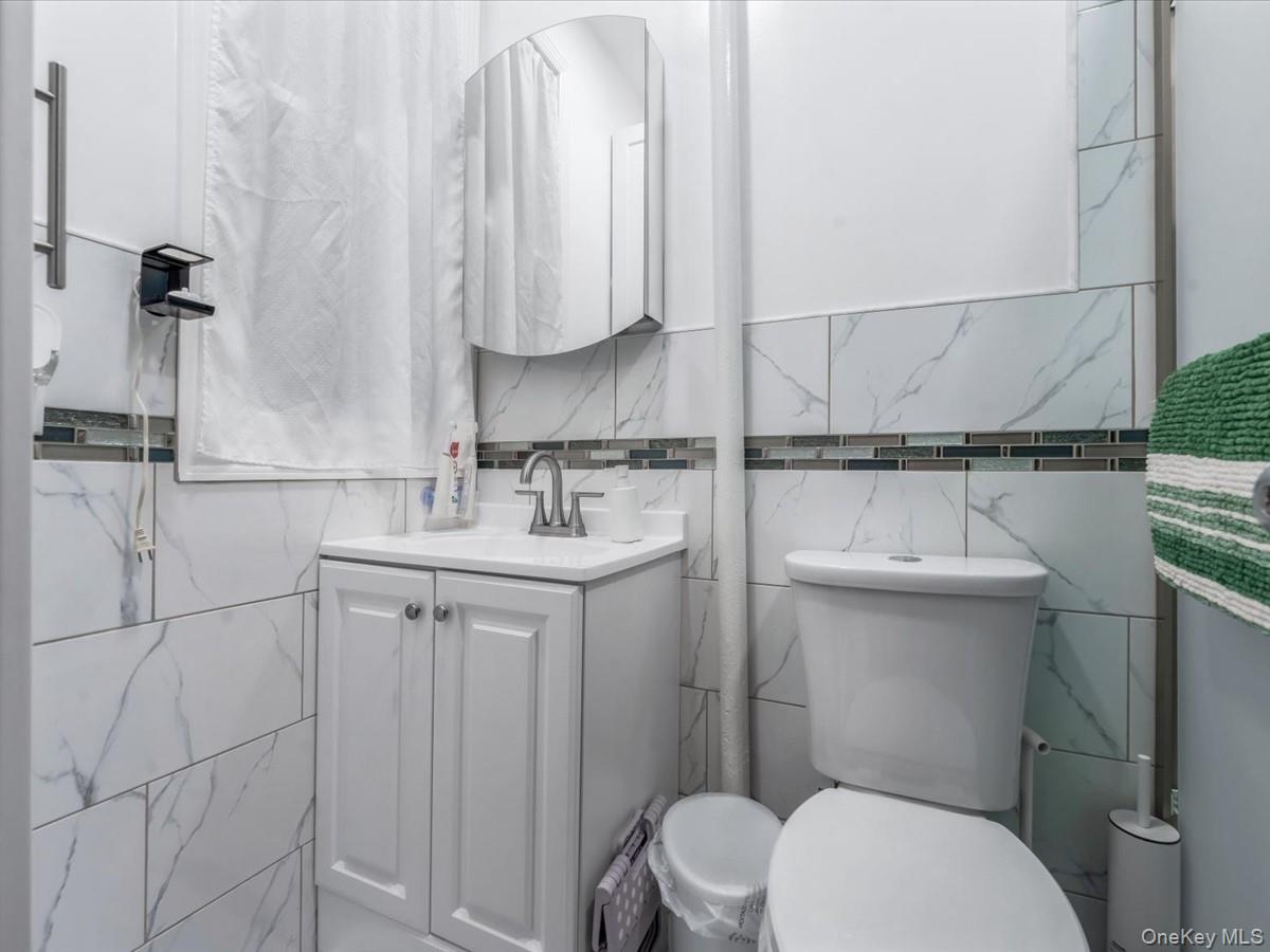 225 Hale Avenue # HSE, Brooklyn, NY 11208