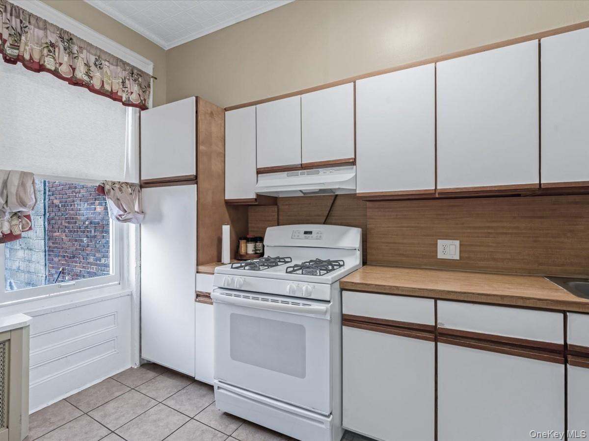 225 Hale Avenue # HSE, Brooklyn, NY 11208