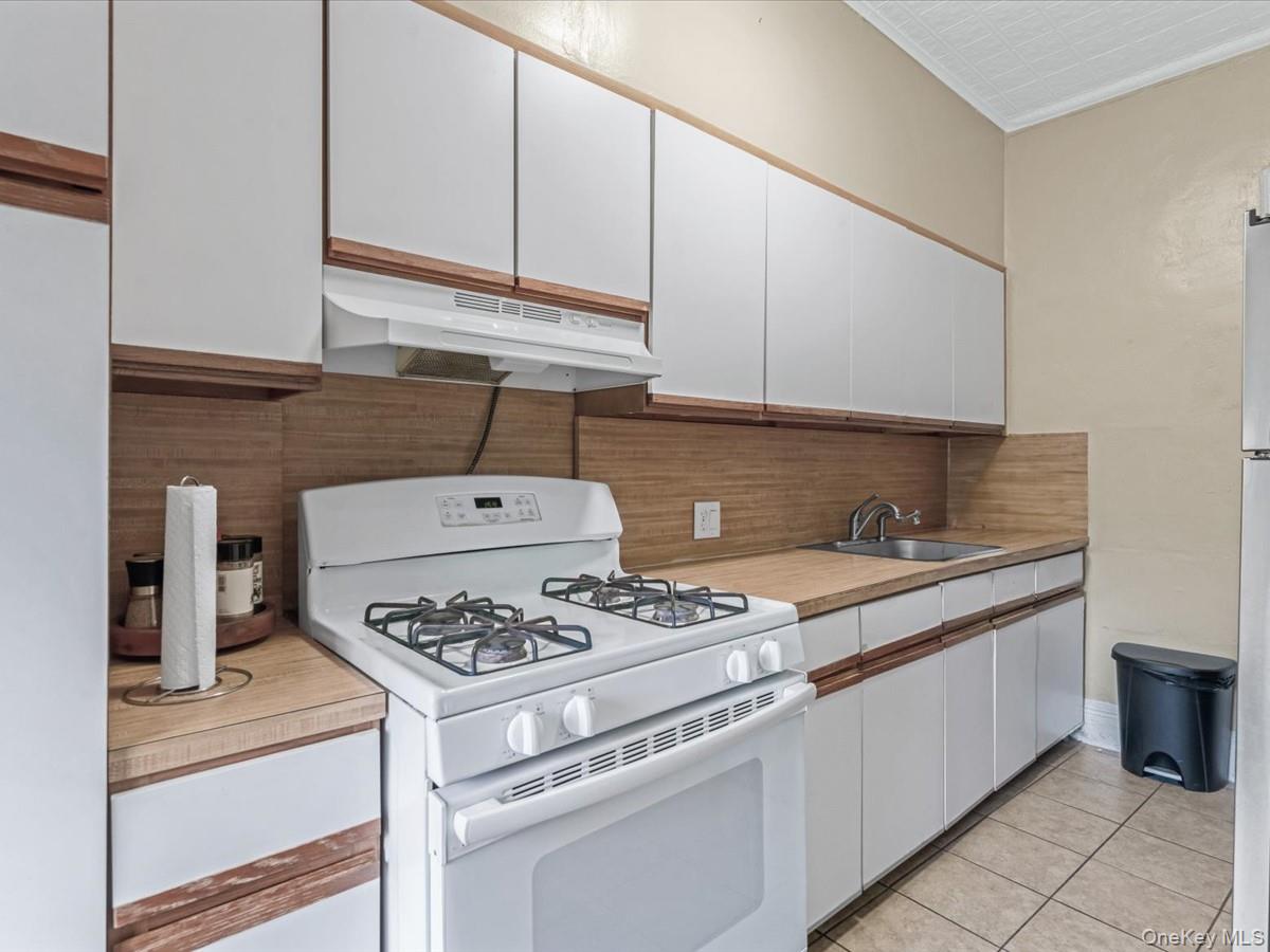 225 Hale Avenue # HSE, Brooklyn, NY 11208