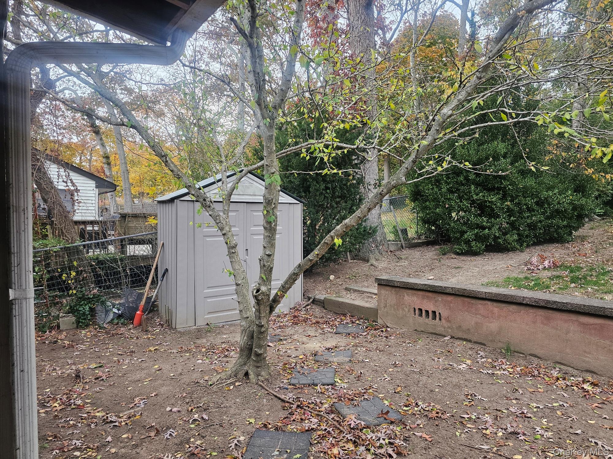 11 Edgewood Avenue, Farmingville, NY 11738